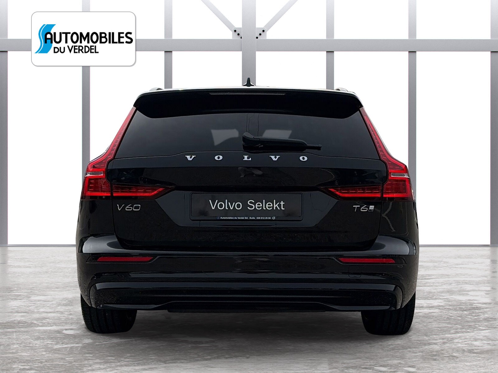 VOLVO V60 2.0 T6 TE Plus Dark eAWD-showroom-element-3