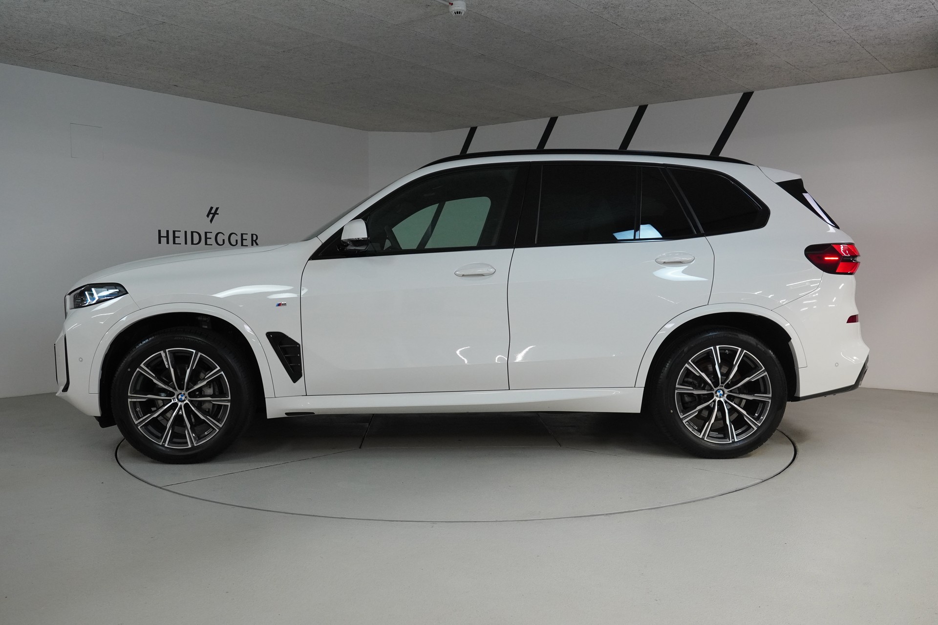 BMW X5 xDrive 48V 30d M Sport Steptronic-showroom-element-3