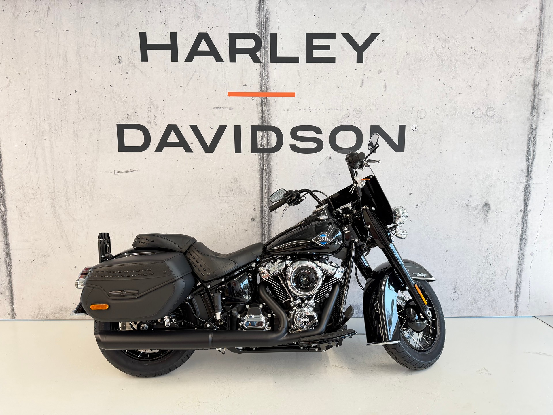 HARLEY-DAVIDSON FLHC Heritage Classic 117-image-0