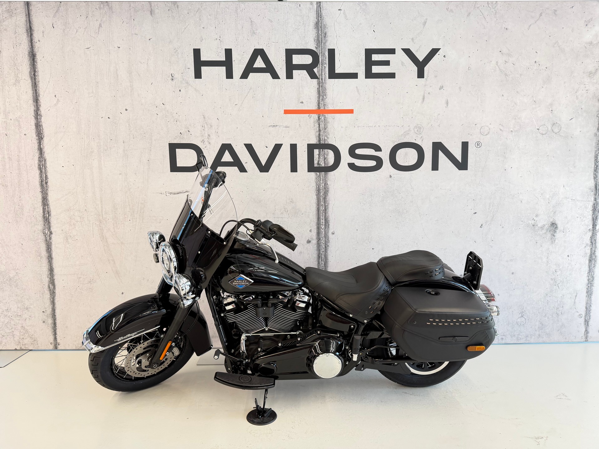 HARLEY-DAVIDSON FLHC Heritage Classic 117-image-3