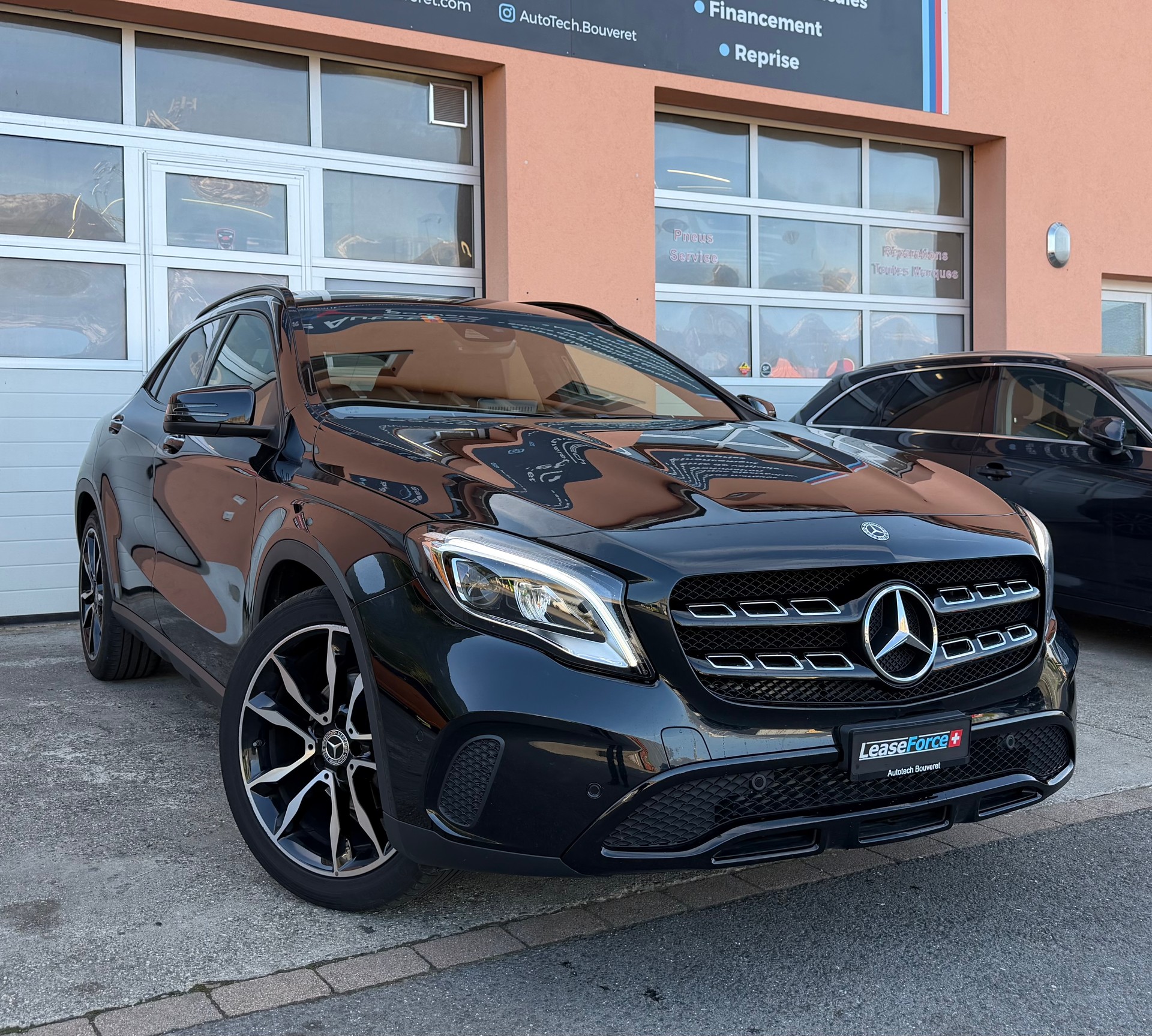 MERCEDES-BENZ GLA 200 Night Star 7G-DCT