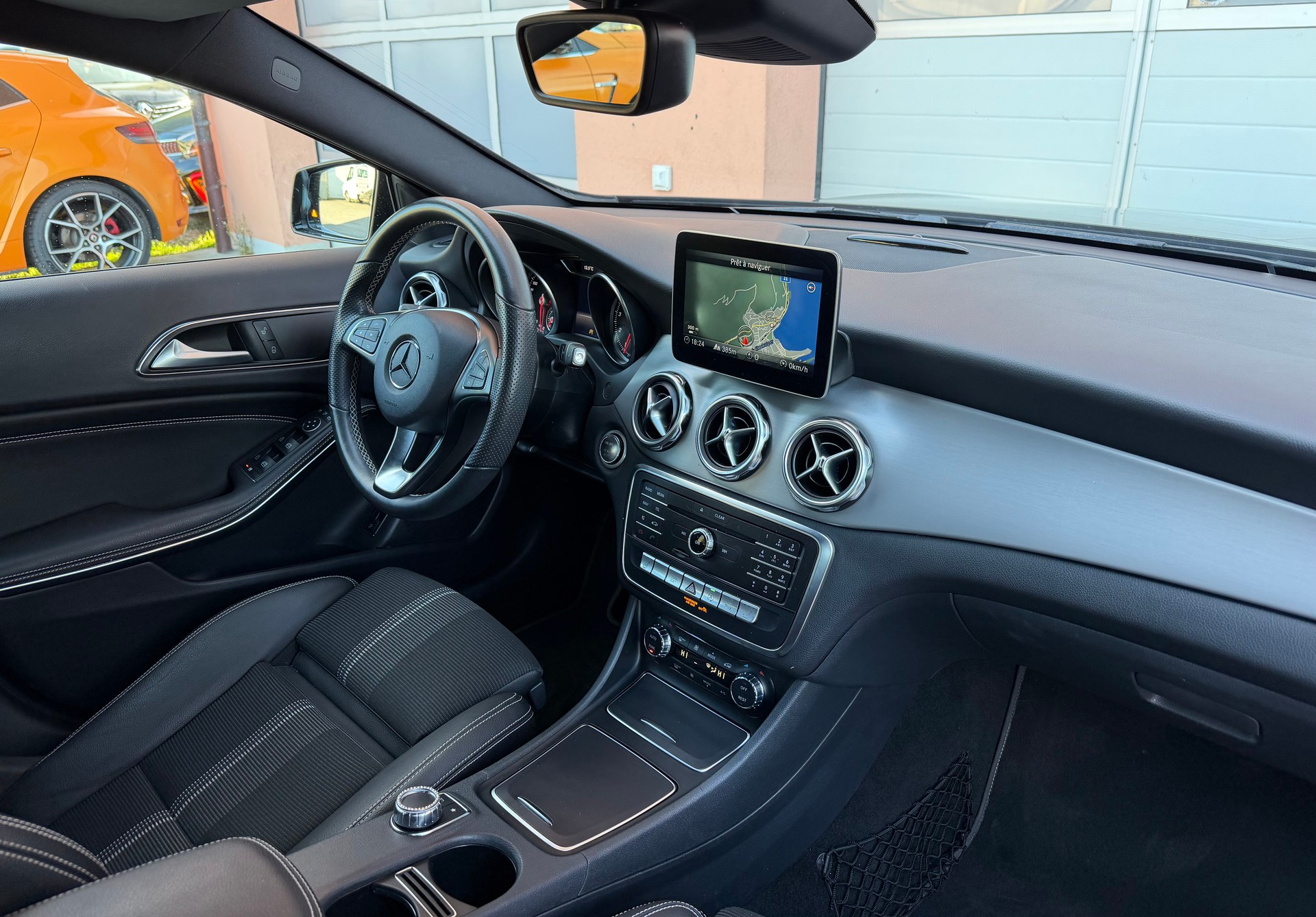MERCEDES-BENZ GLA 200 Night Star 7G-DCT-image-10