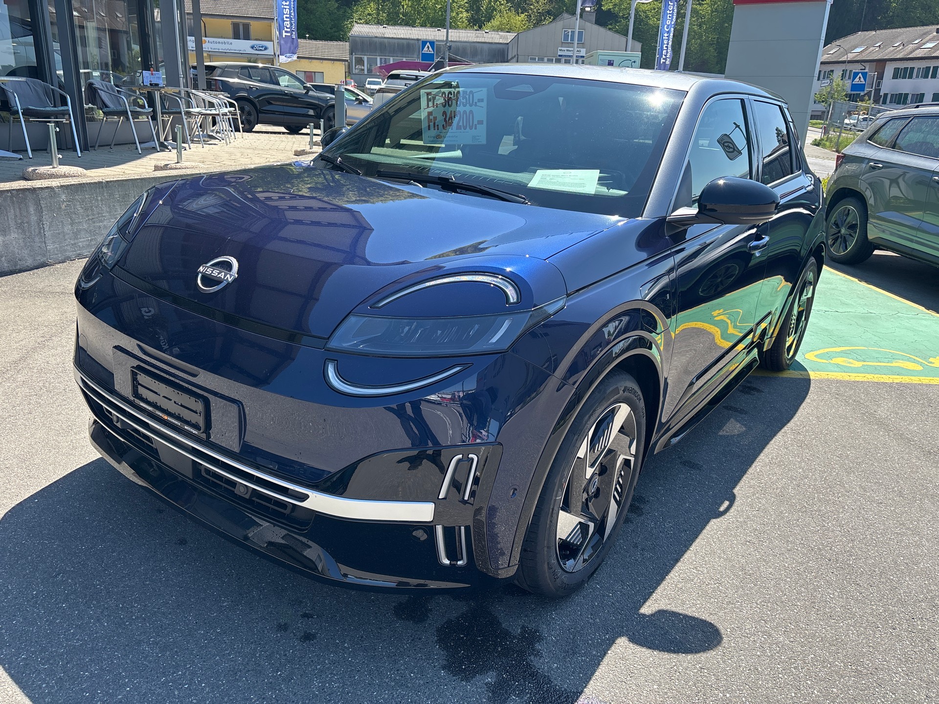 NISSAN Micra 52kWh Evolve-showroom-element-1