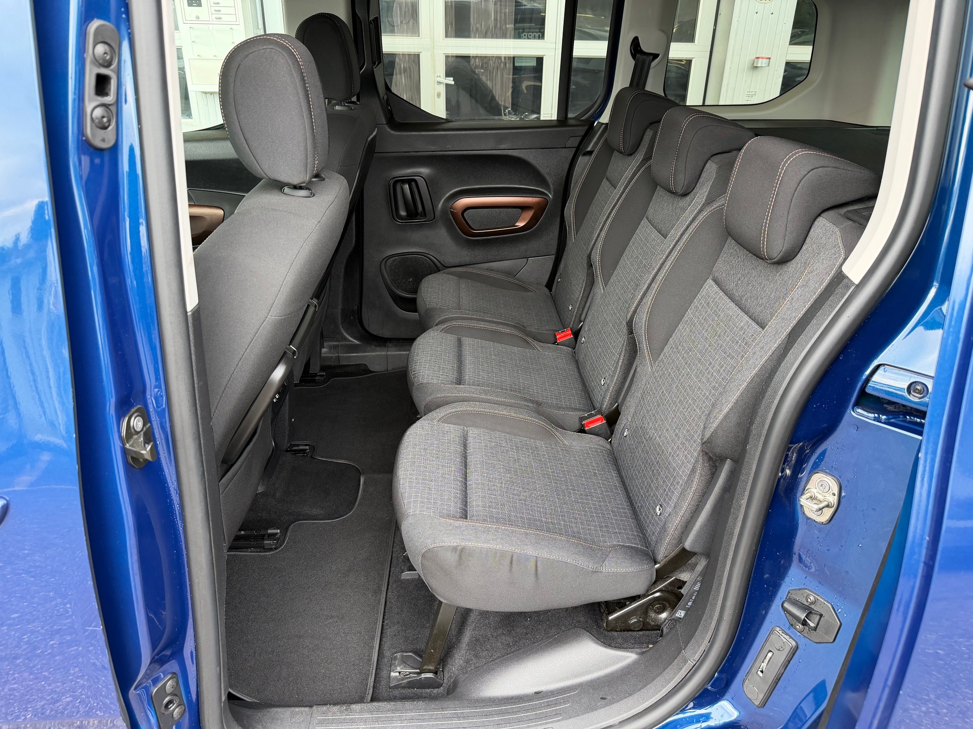 PEUGEOT Rifter 1.5 BlueHDi GT Line-image-12