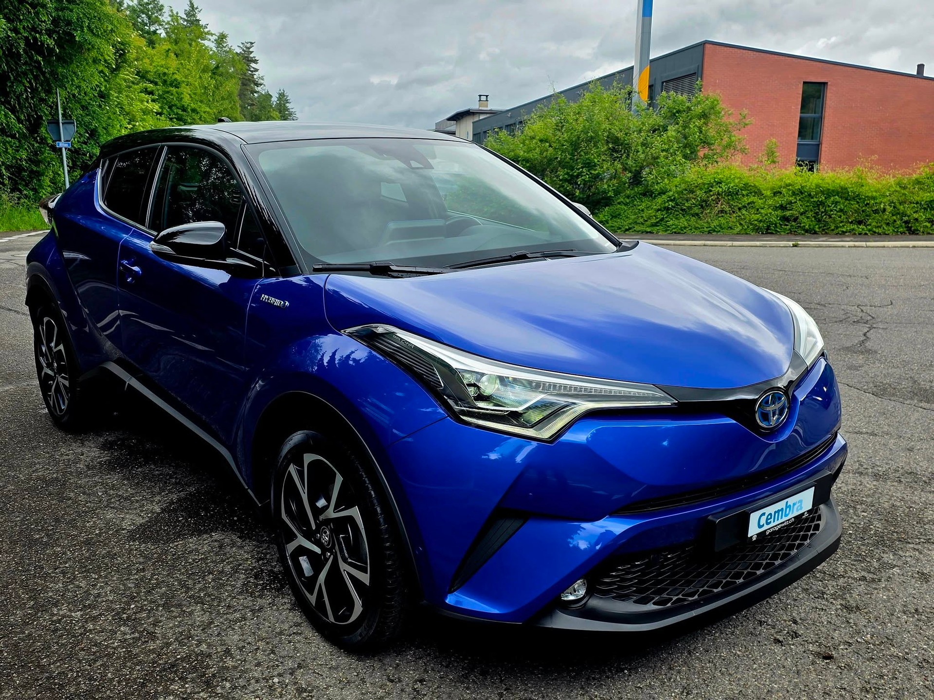 TOYOTA C-HR 1.8 HSD Premium CVT-image-6
