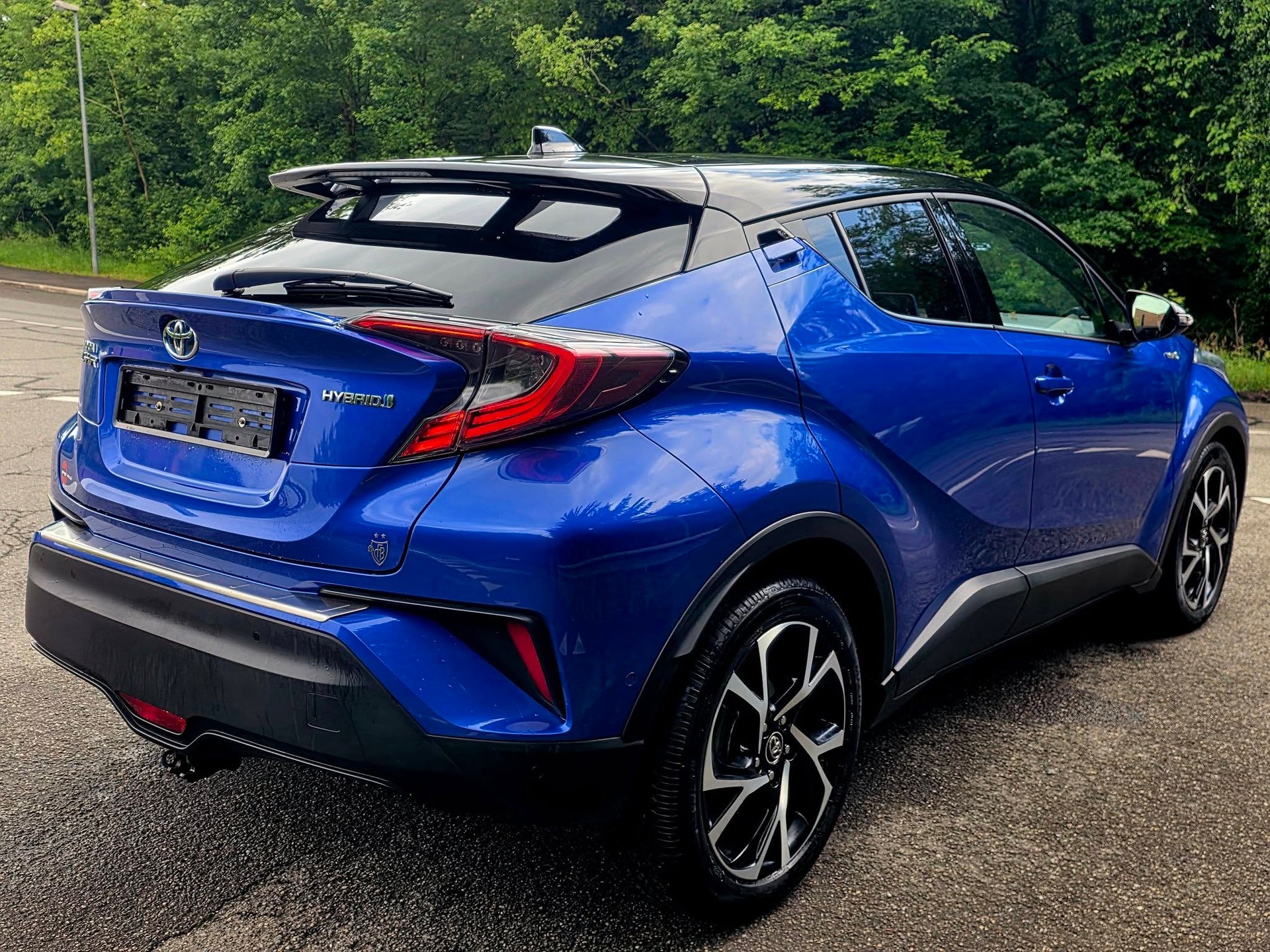 TOYOTA C-HR 1.8 HSD Premium CVT-image-13