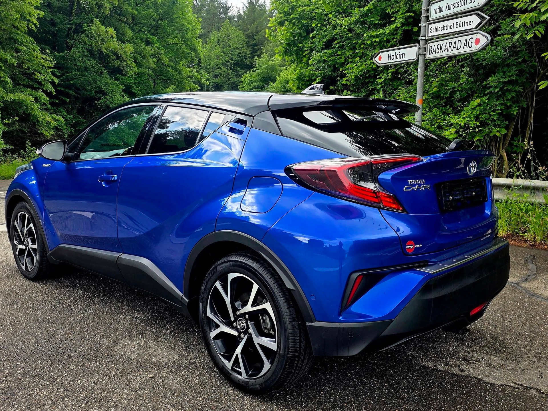 TOYOTA C-HR 1.8 HSD Premium CVT-image-1