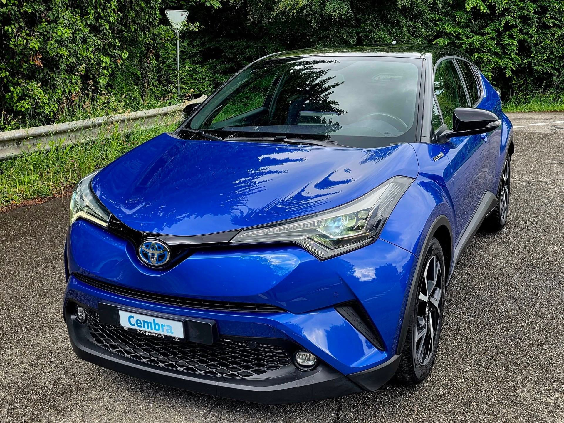 TOYOTA C-HR 1.8 HSD Premium CVT-image-3