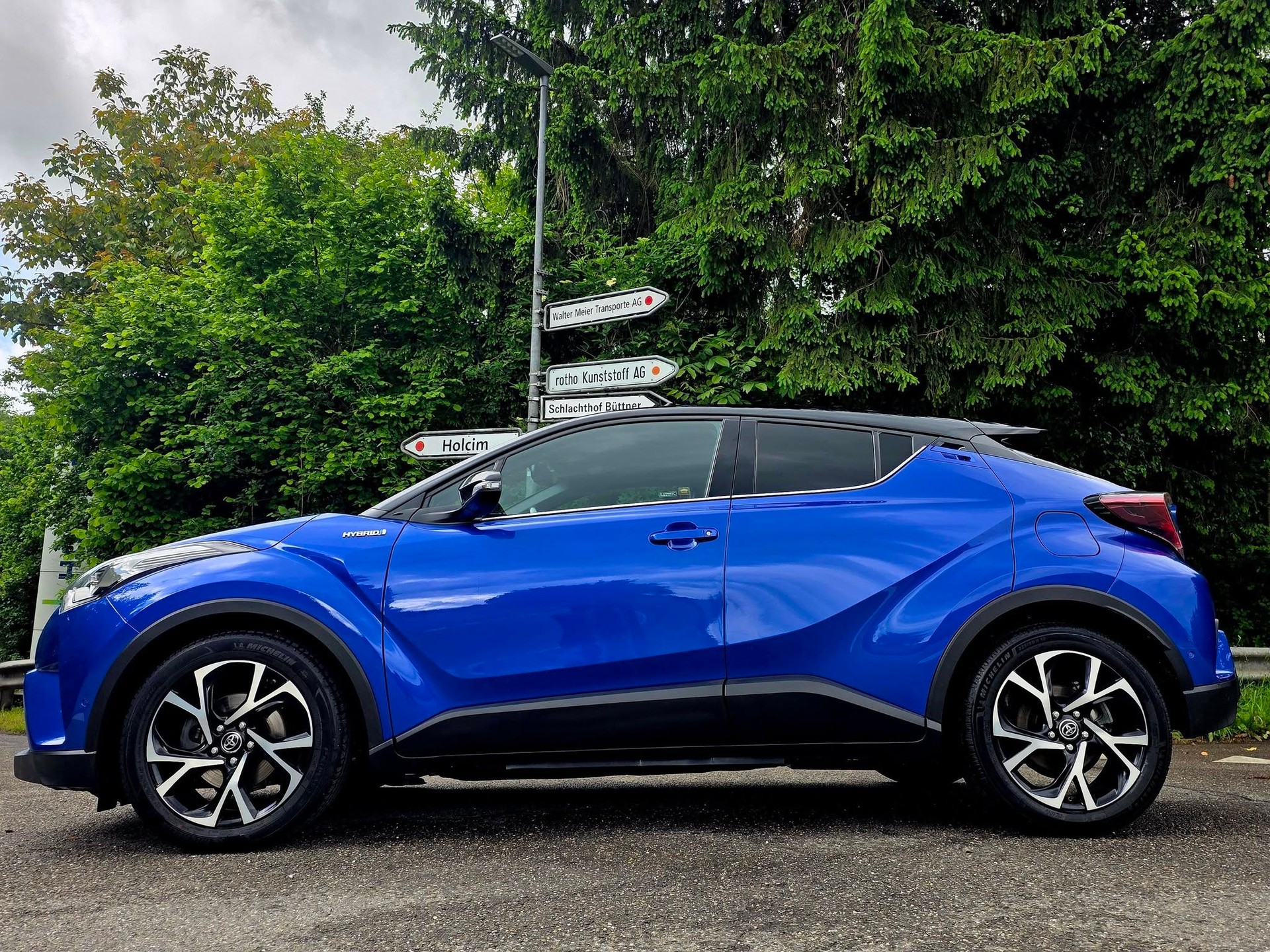 TOYOTA C-HR 1.8 HSD Premium CVT-image-10
