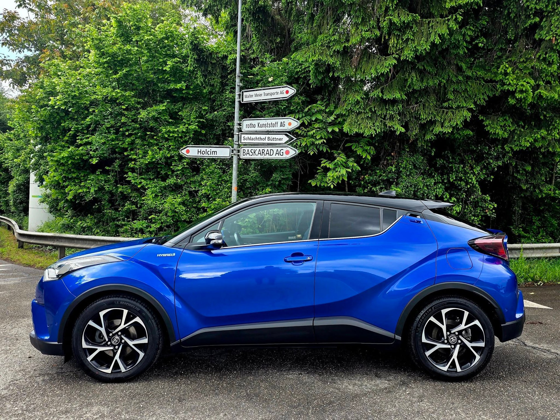 TOYOTA C-HR 1.8 HSD Premium CVT-image-12