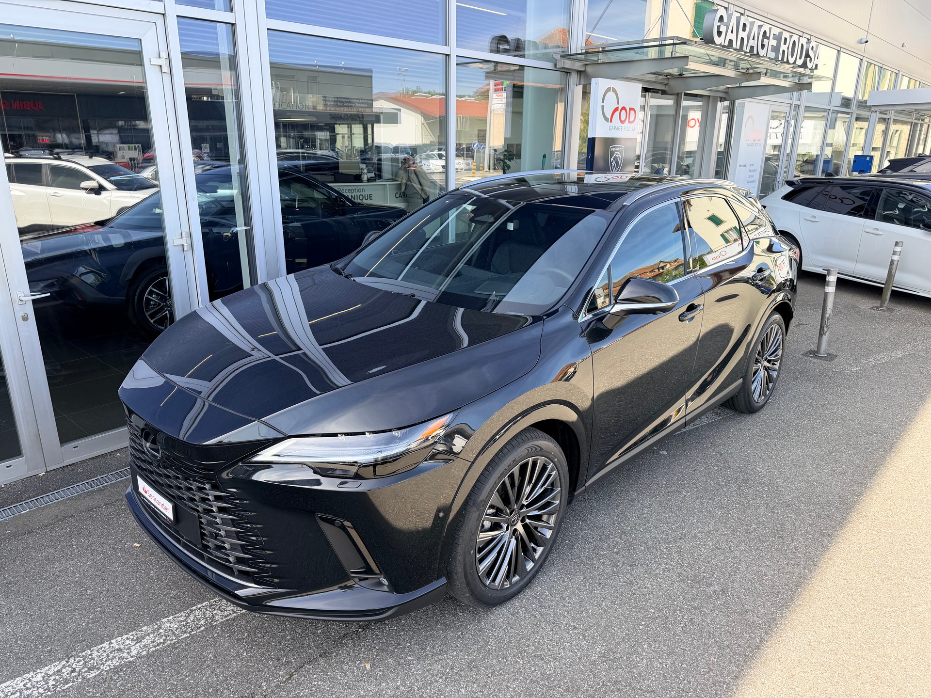 LEXUS RX 450h+ Ecxellence AWD CVT-showroom-element-1