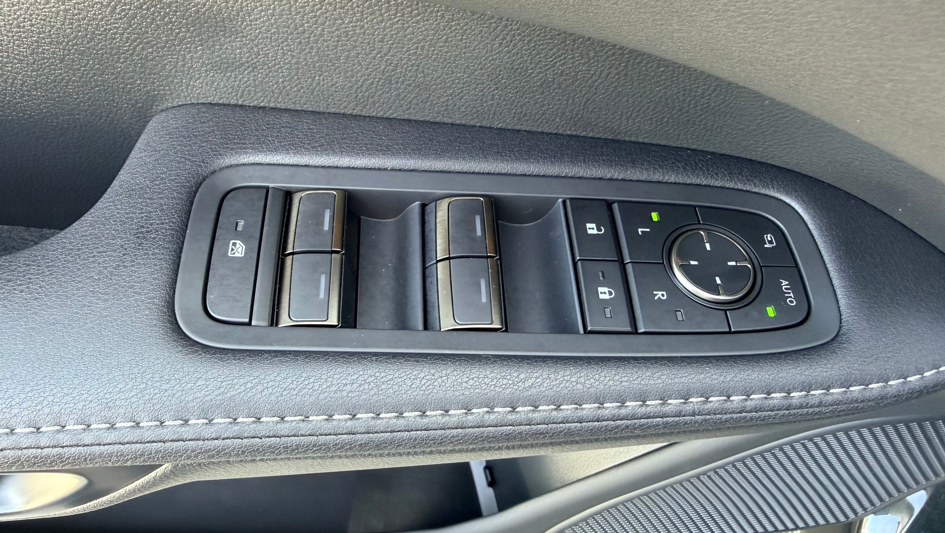 LEXUS RX 450h+ Ecxellence AWD CVT-image-20