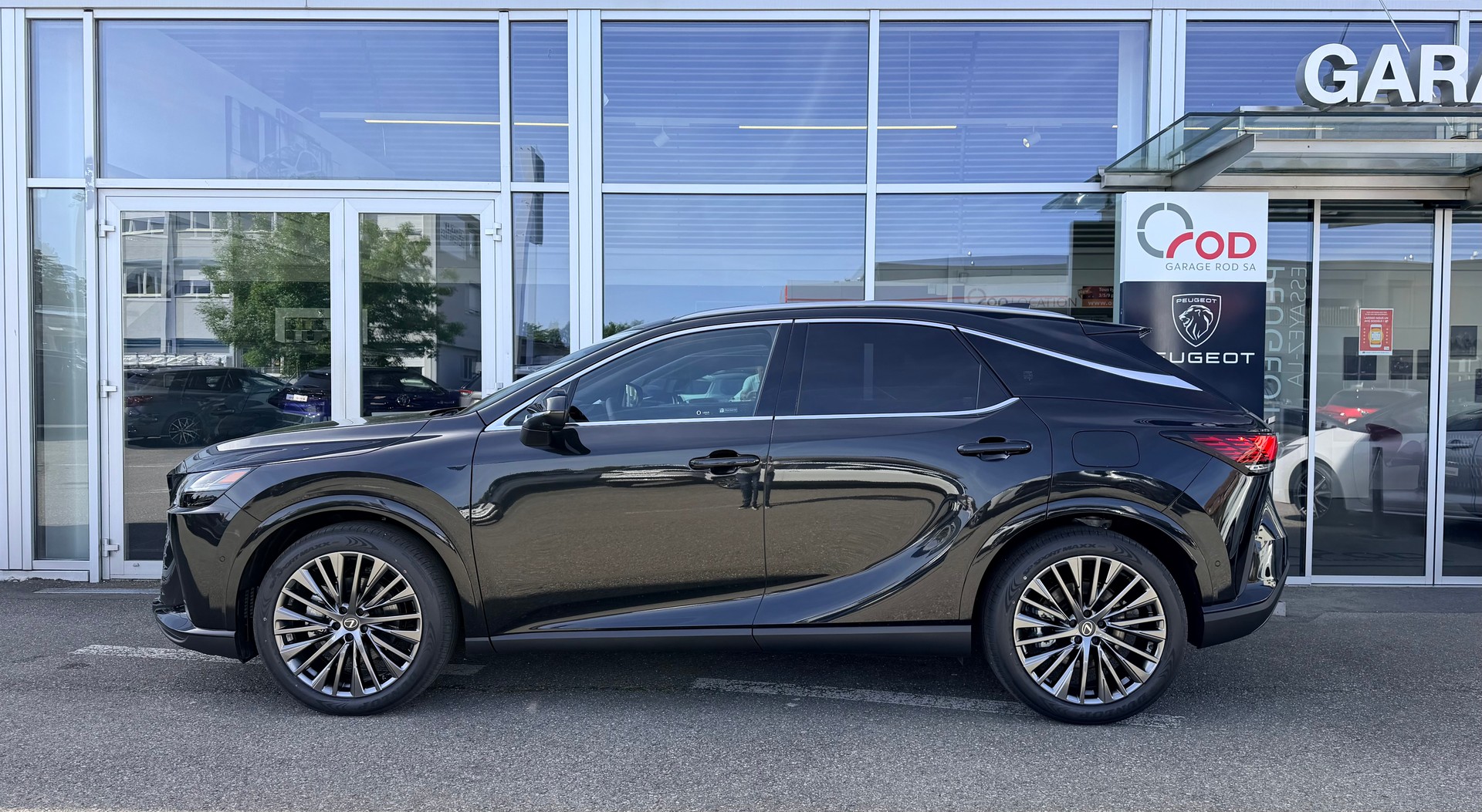 LEXUS RX 450h+ Ecxellence AWD CVT-image-5