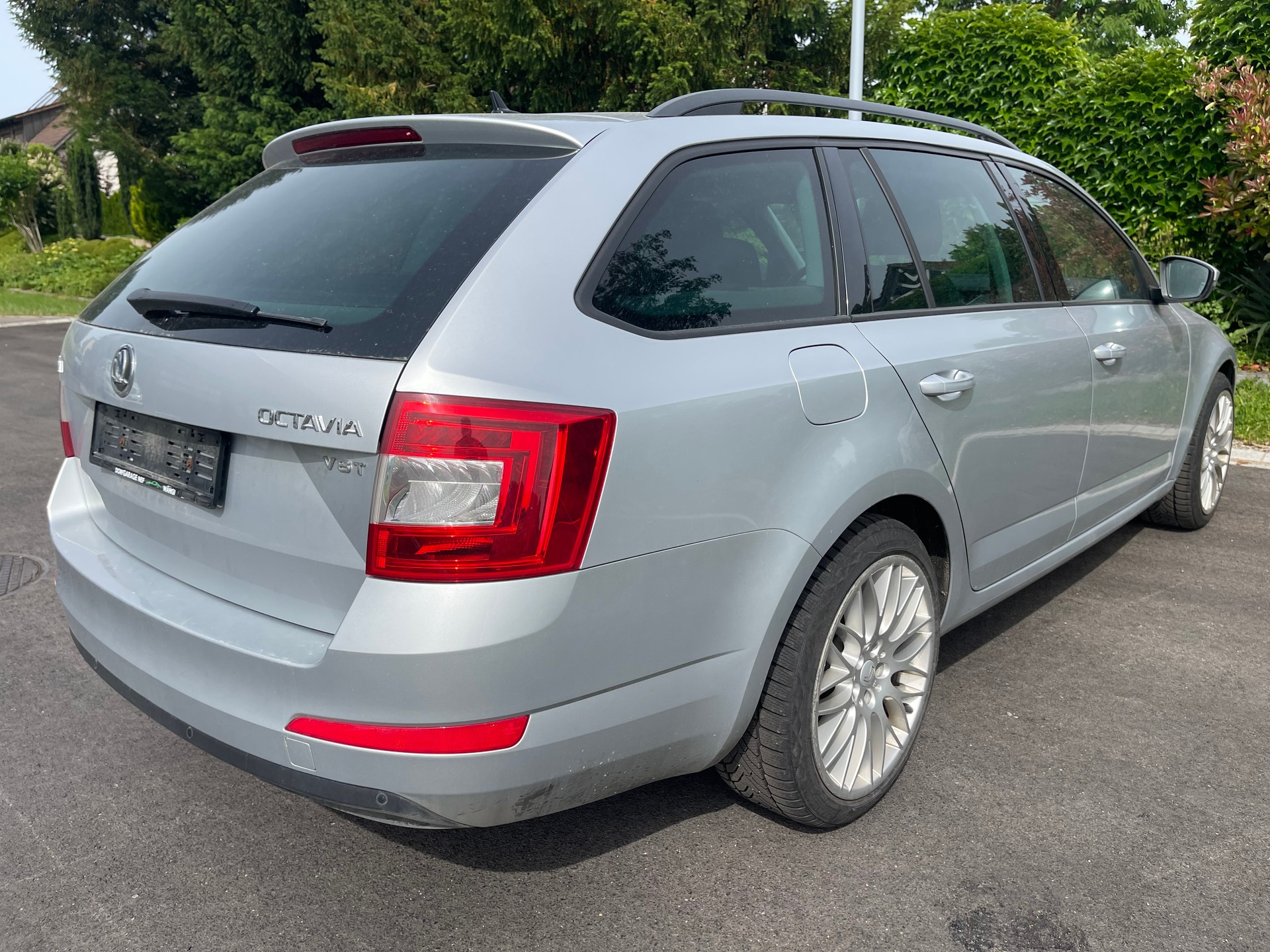 SKODA Octavia Combi 1.8 TSI Elegance-image-5