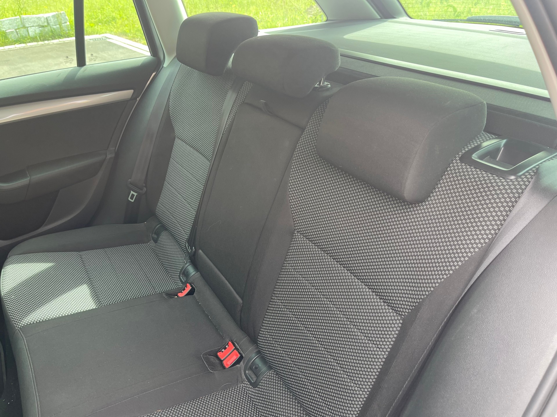 SKODA Octavia Combi 1.8 TSI Elegance-image-11