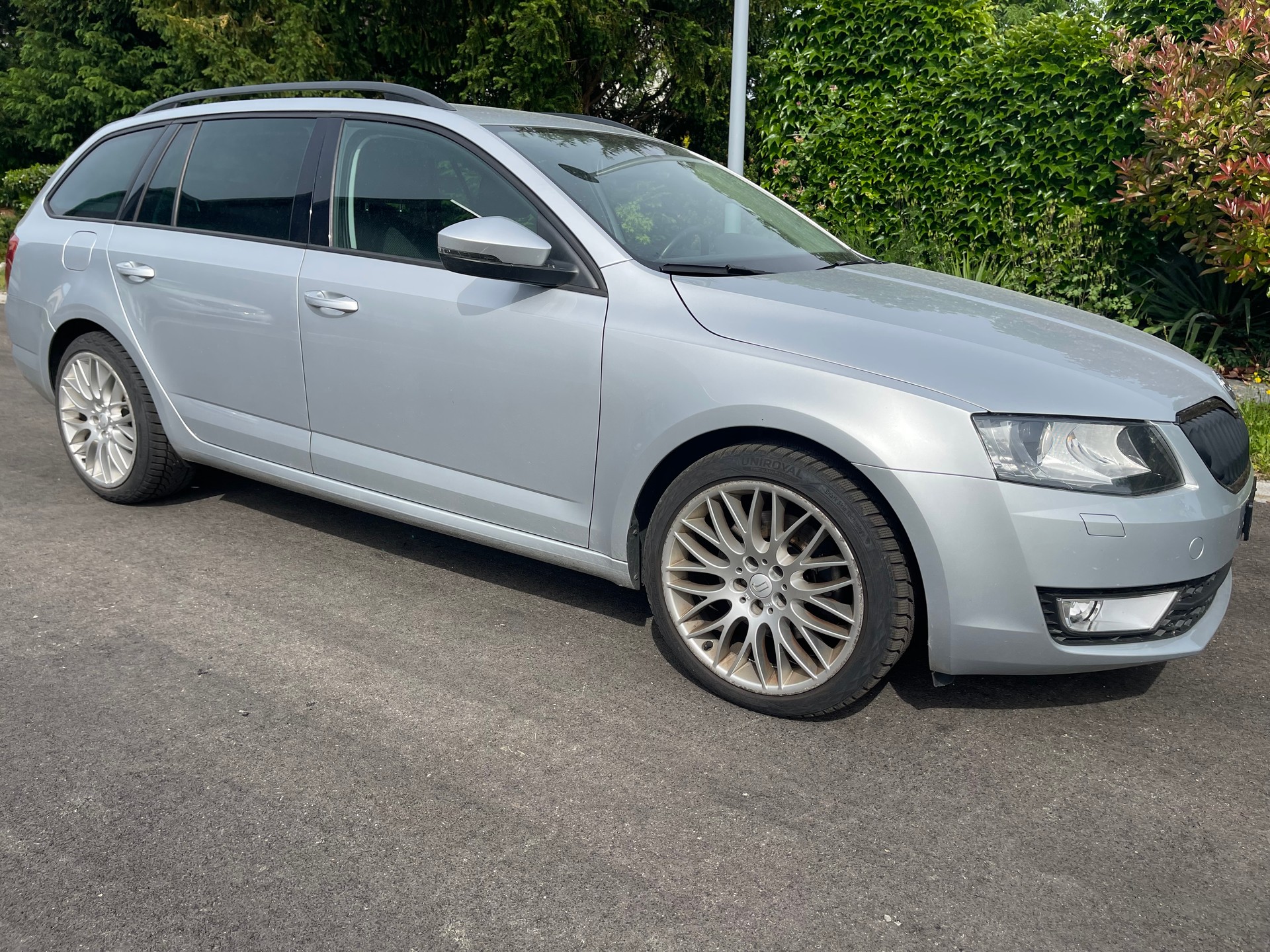 SKODA Octavia Combi 1.8 TSI Elegance-image-1