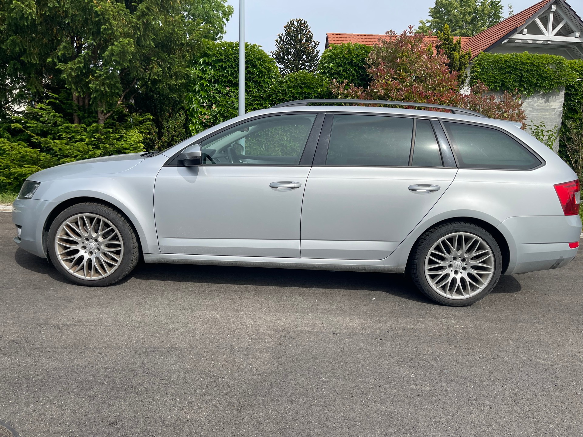 SKODA Octavia Combi 1.8 TSI Elegance-image-3