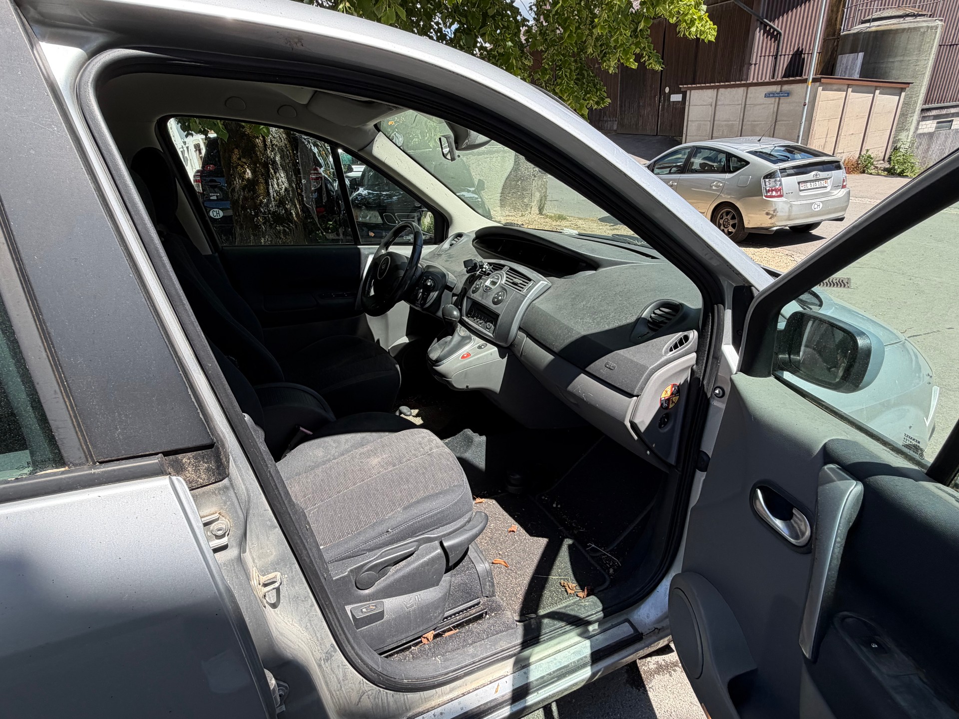 RENAULT Grand Scénic 2.0 dCi Dynamique Automatic-image-6