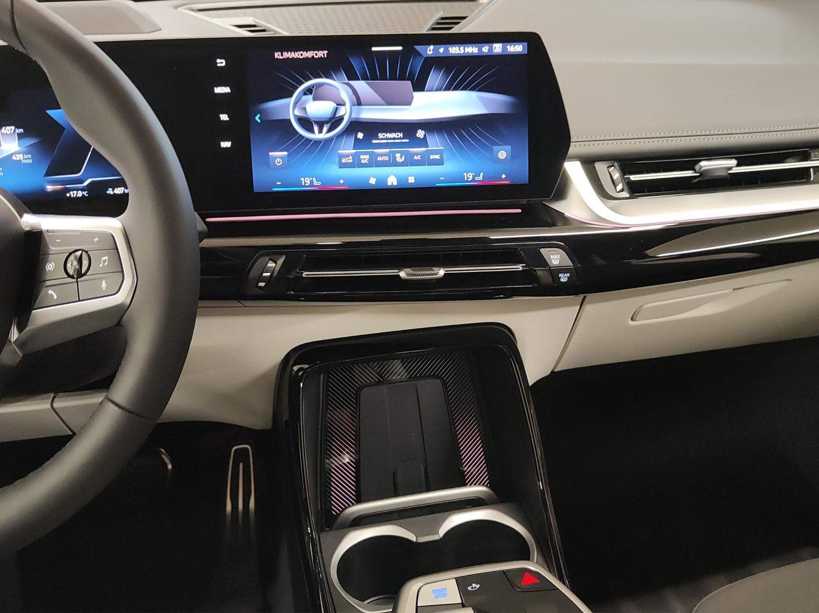 BMW iX1 30 xDrive-image-13