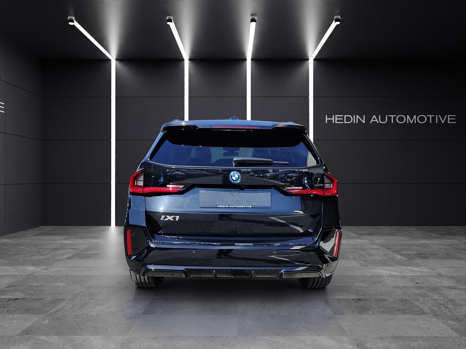 BMW iX1 30 xDrive-image-4