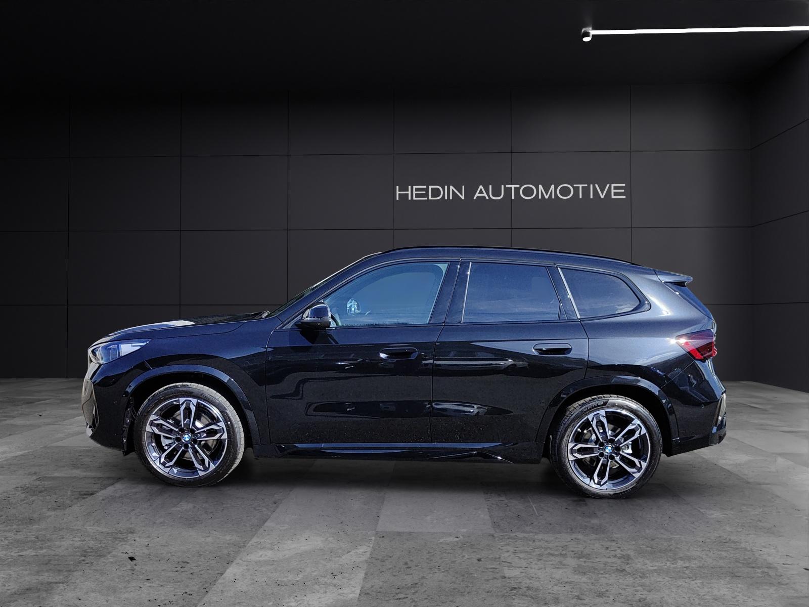 BMW iX1 30 xDrive-showroom-element-1