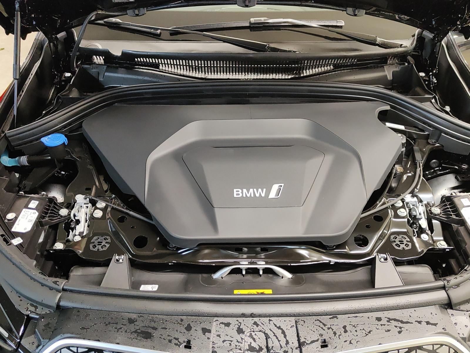 BMW iX1 30 xDrive-image-21