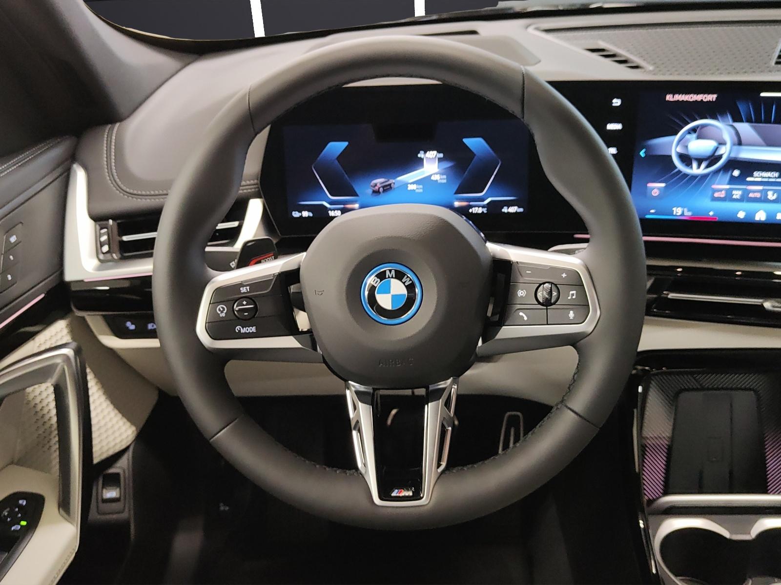 BMW iX1 30 xDrive-image-11