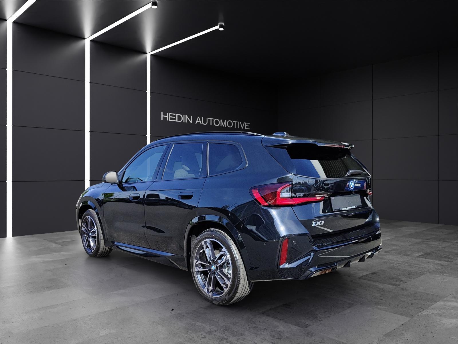 BMW iX1 30 xDrive-showroom-element-3