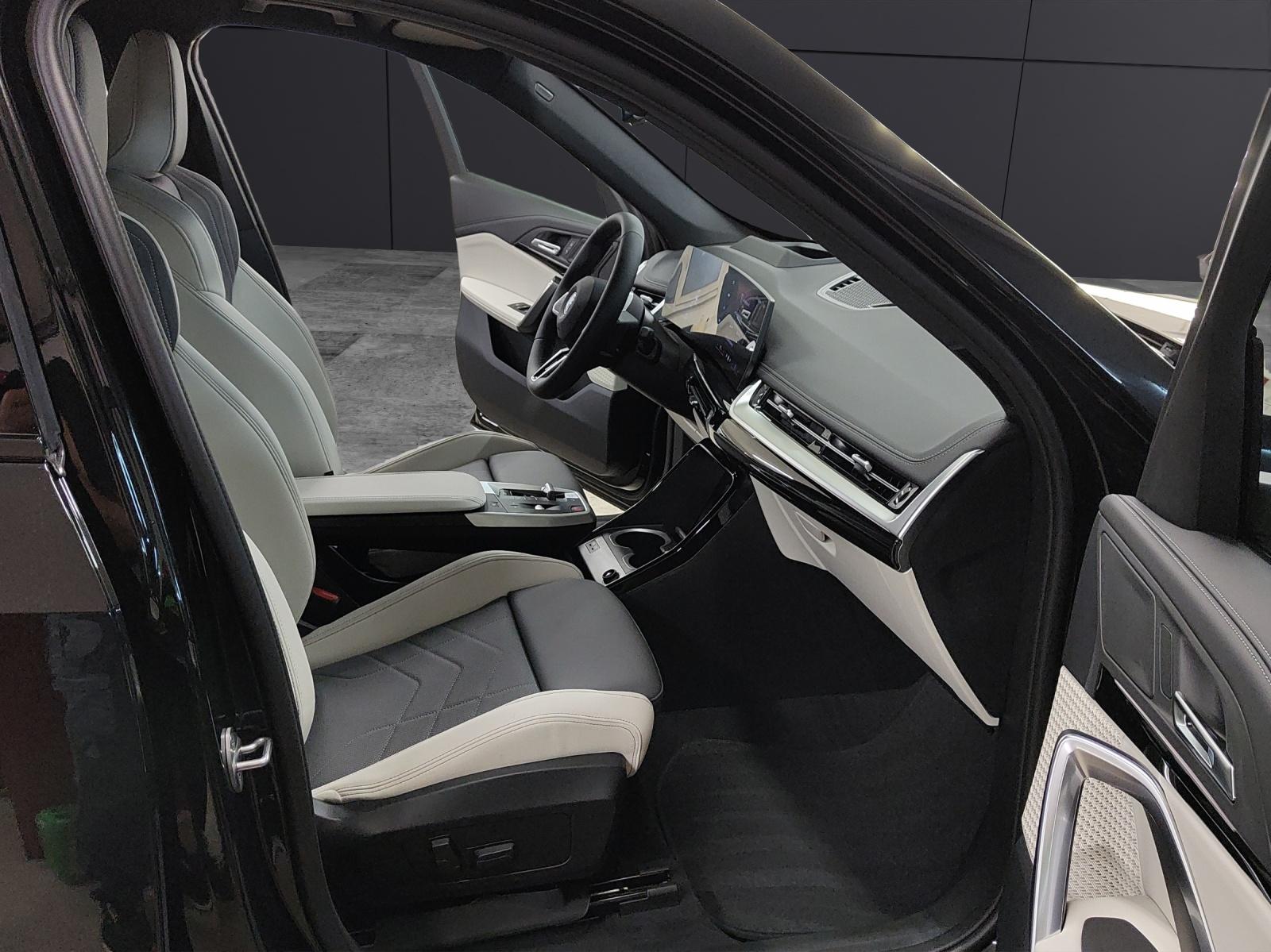 BMW iX1 30 xDrive-image-19