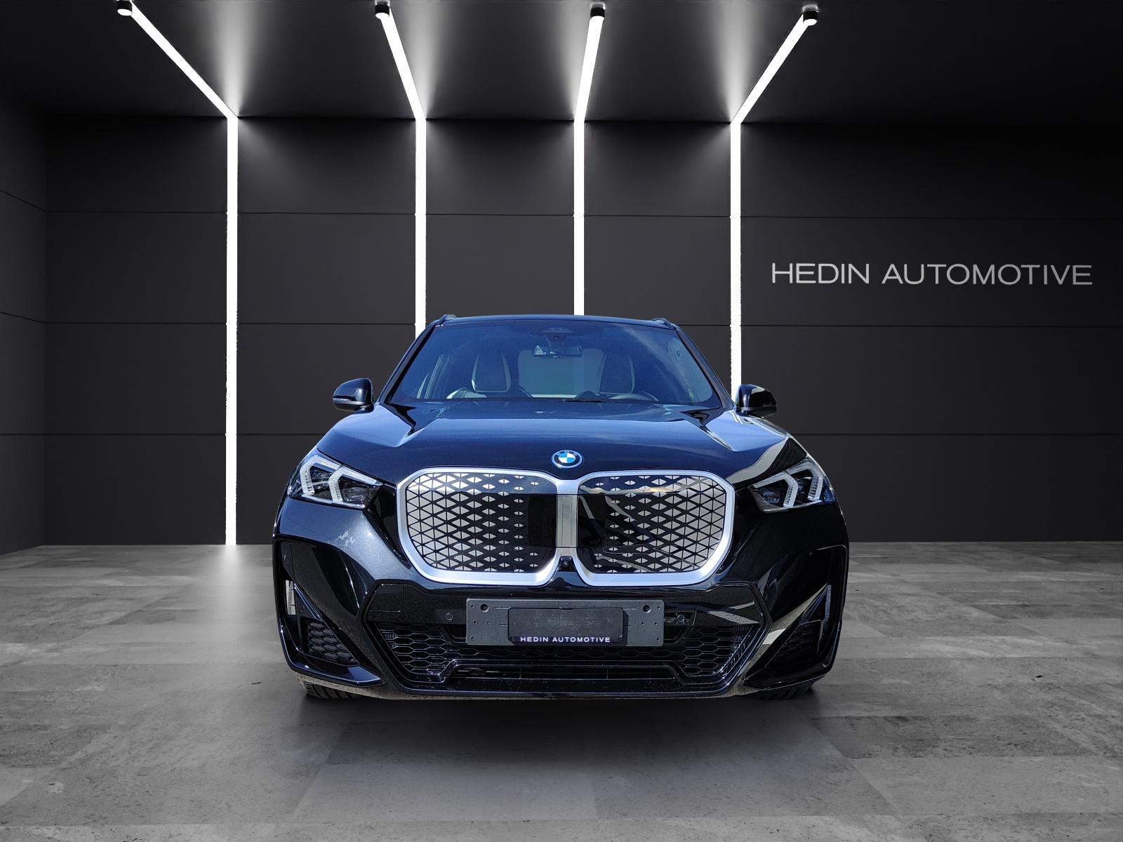 BMW iX1 30 xDrive-showroom-element-2