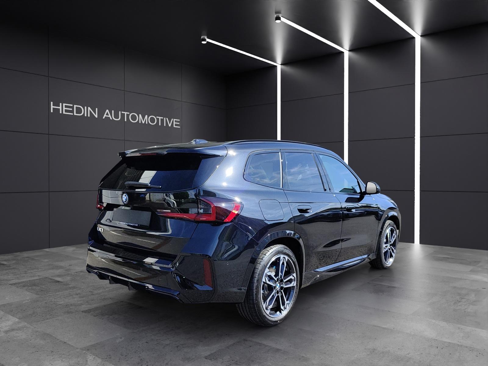 BMW iX1 30 xDrive-image-5