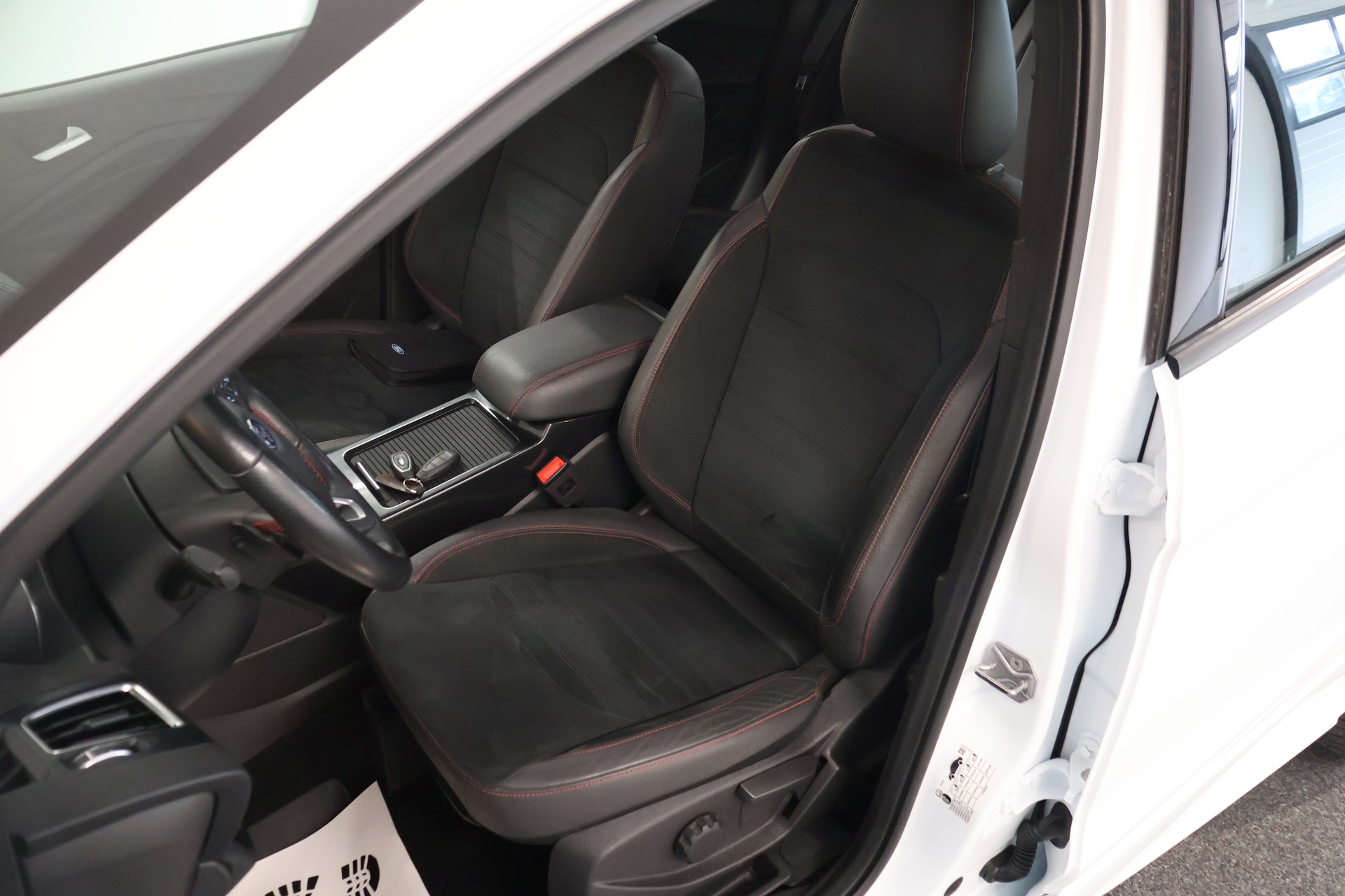 FORD Kuga 2.0 TDCi ST Line High 4WD PowerShift-image-10