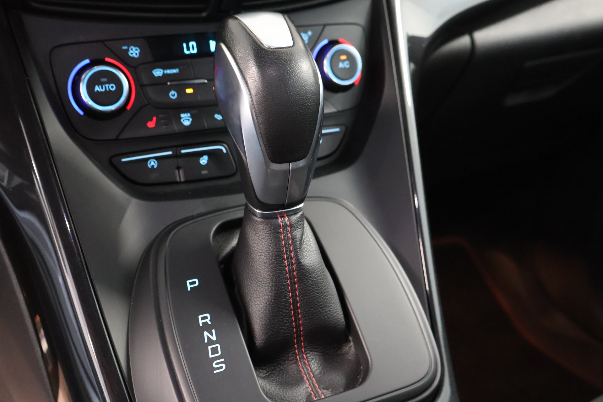 FORD Kuga 2.0 TDCi ST Line High 4WD PowerShift-image-17