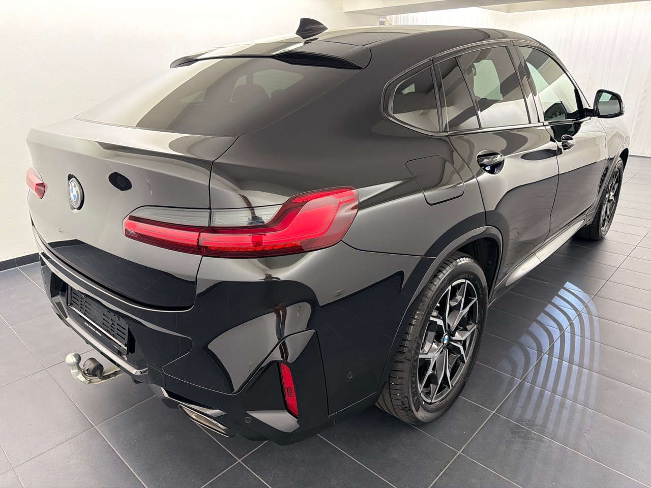BMW X4 xDrive 48V 20d M Sport-showroom-element-2