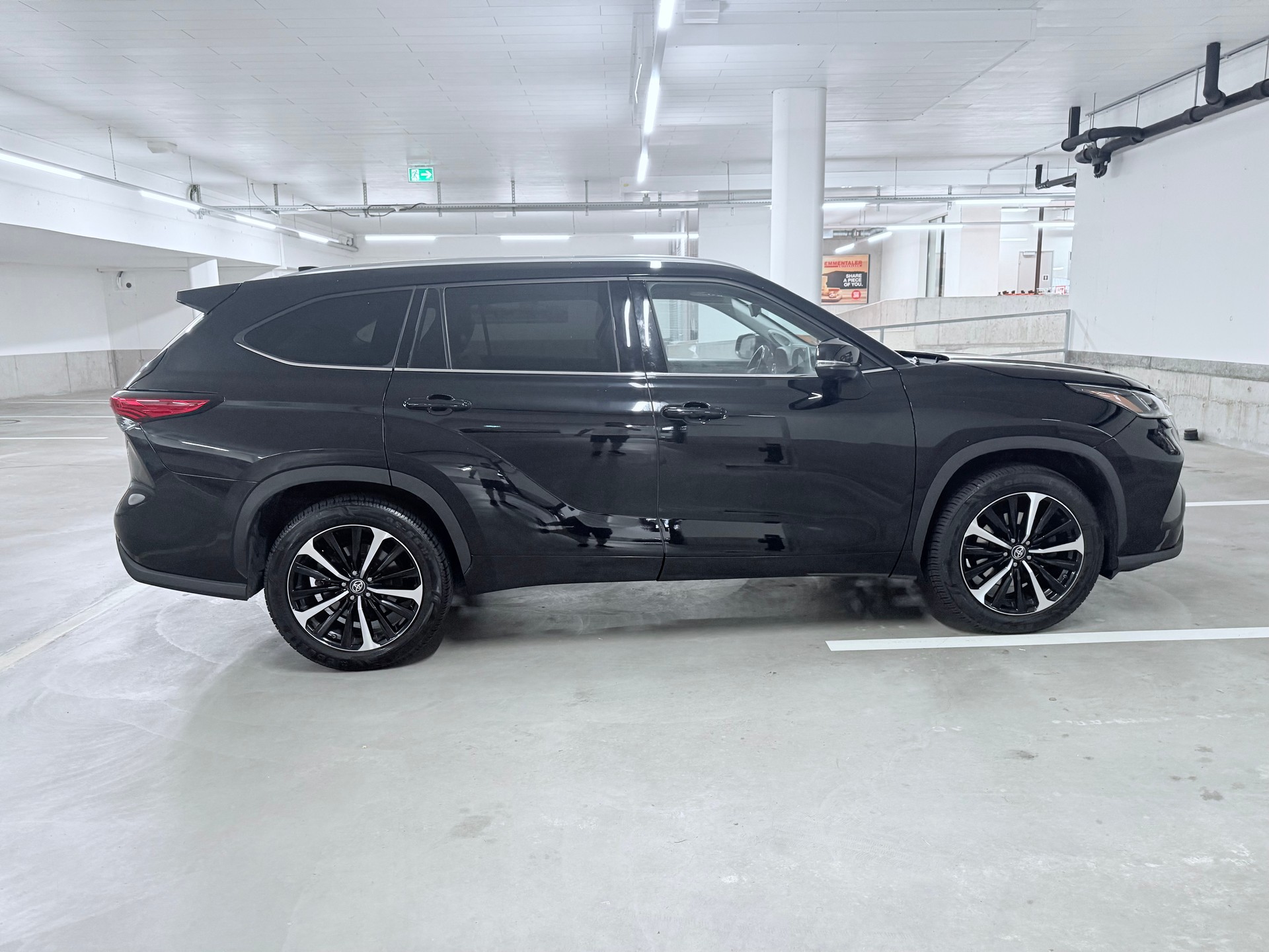 TOYOTA Highlander 2.5 HSD Premium 7 Sitze Anhänger Kupplung 2000 kg-image-4