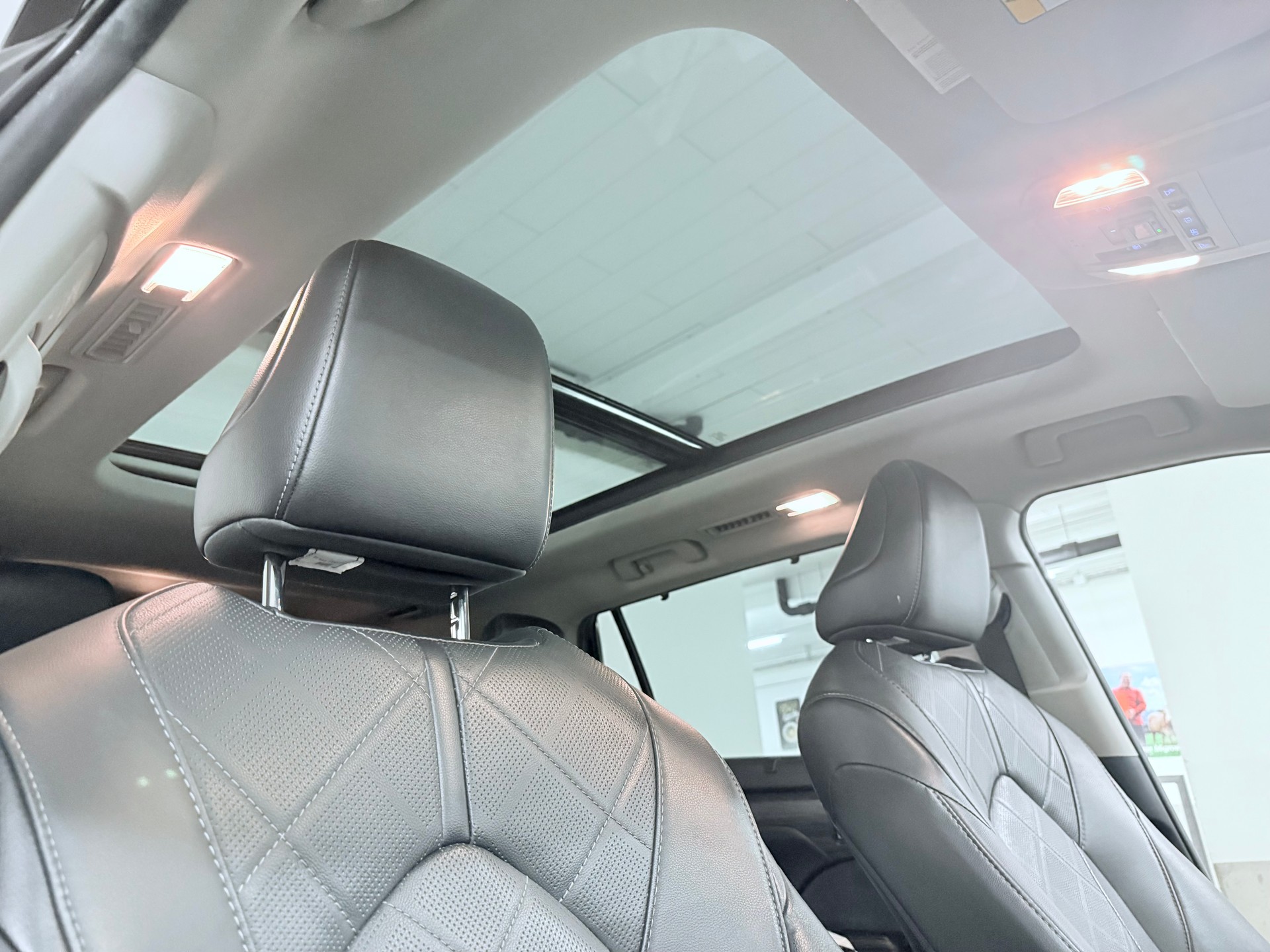 TOYOTA Highlander 2.5 HSD Premium 7 Sitze Anhänger Kupplung 2000 kg-image-10