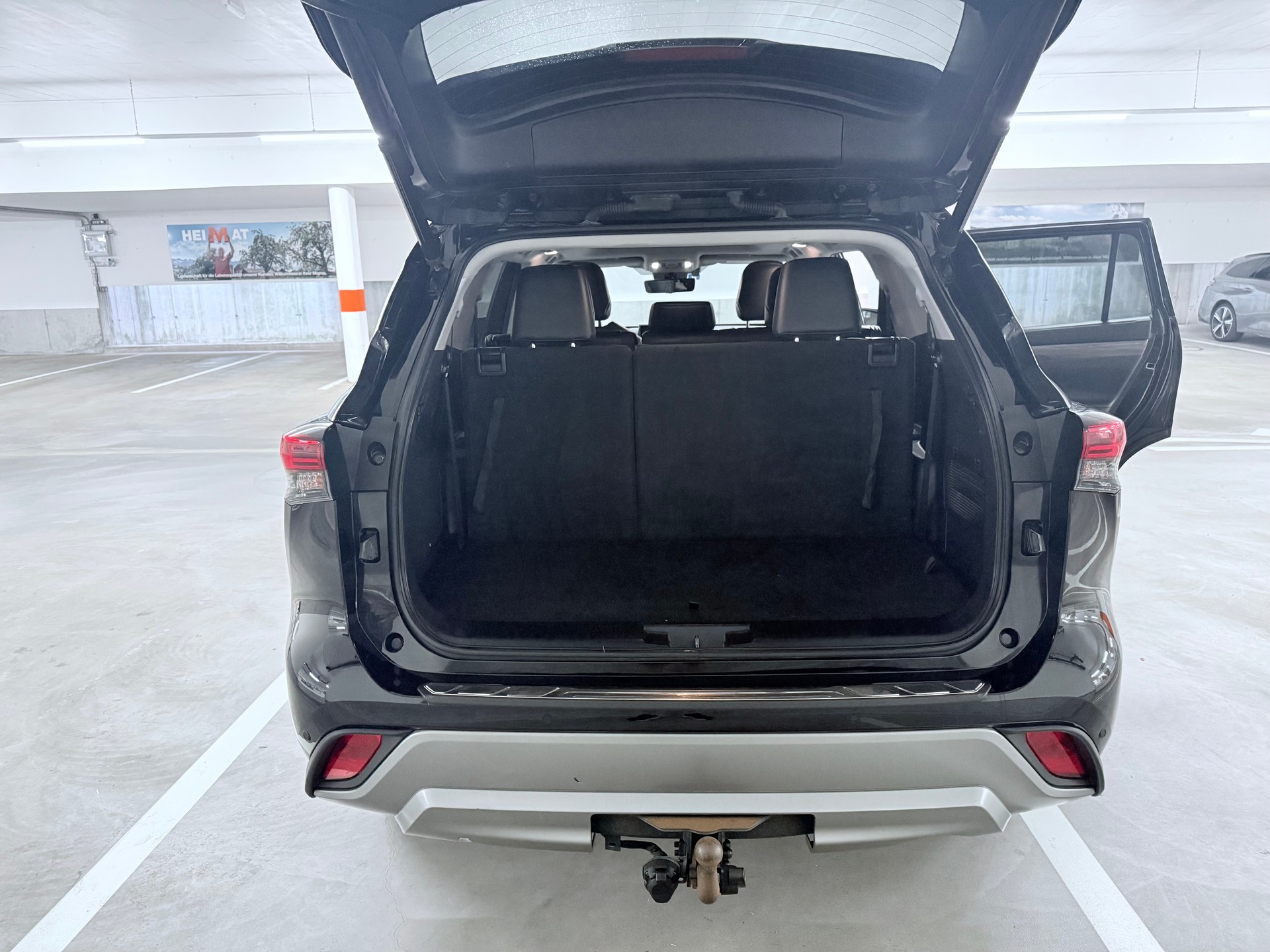 TOYOTA Highlander 2.5 HSD Premium 7 Sitze Anhänger Kupplung 2000 kg-image-13