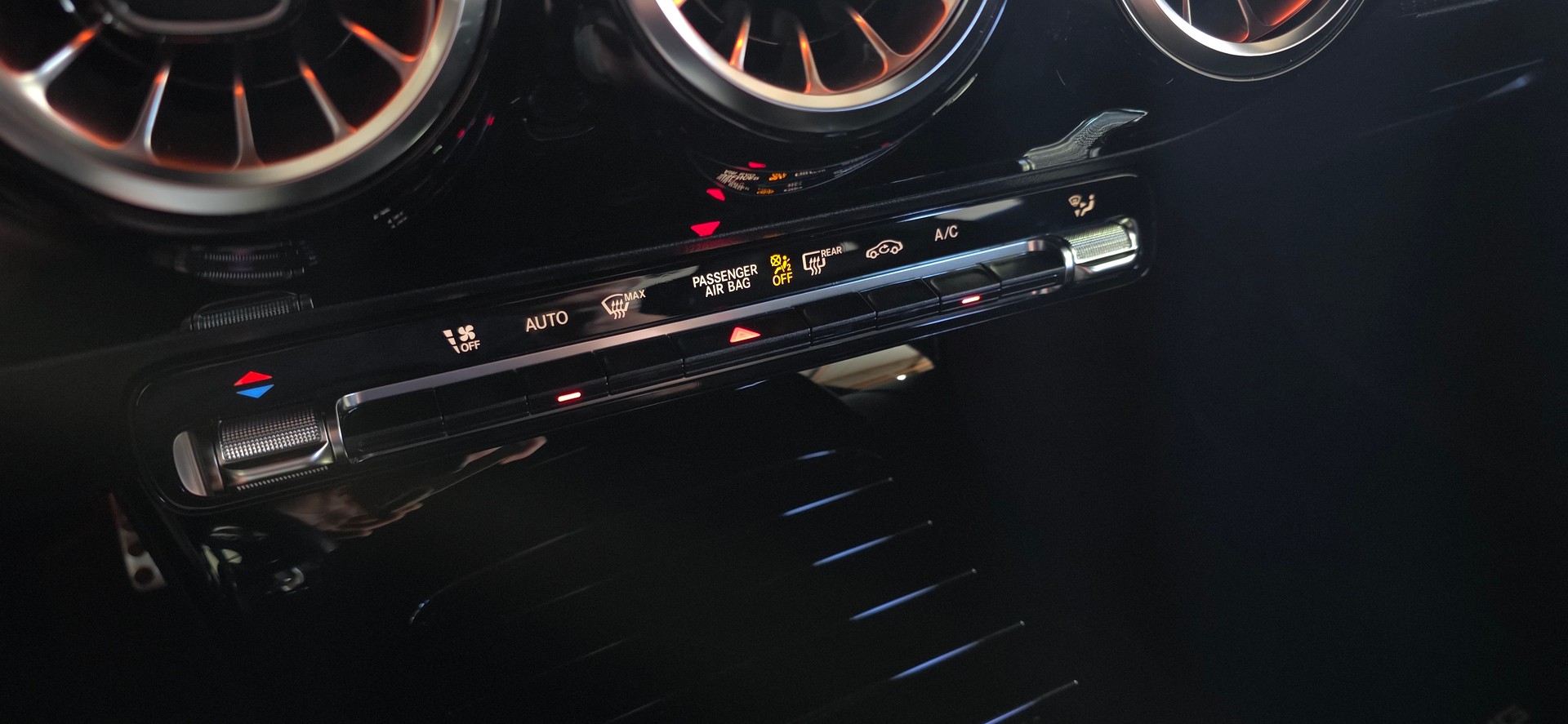 MERCEDES-BENZ CLA 250 4Matic AMG Line 7G-DCT *360°Kamera*Spurhalte-&Bremsassistent*Ambiente*Sitzheizung*-image-18
