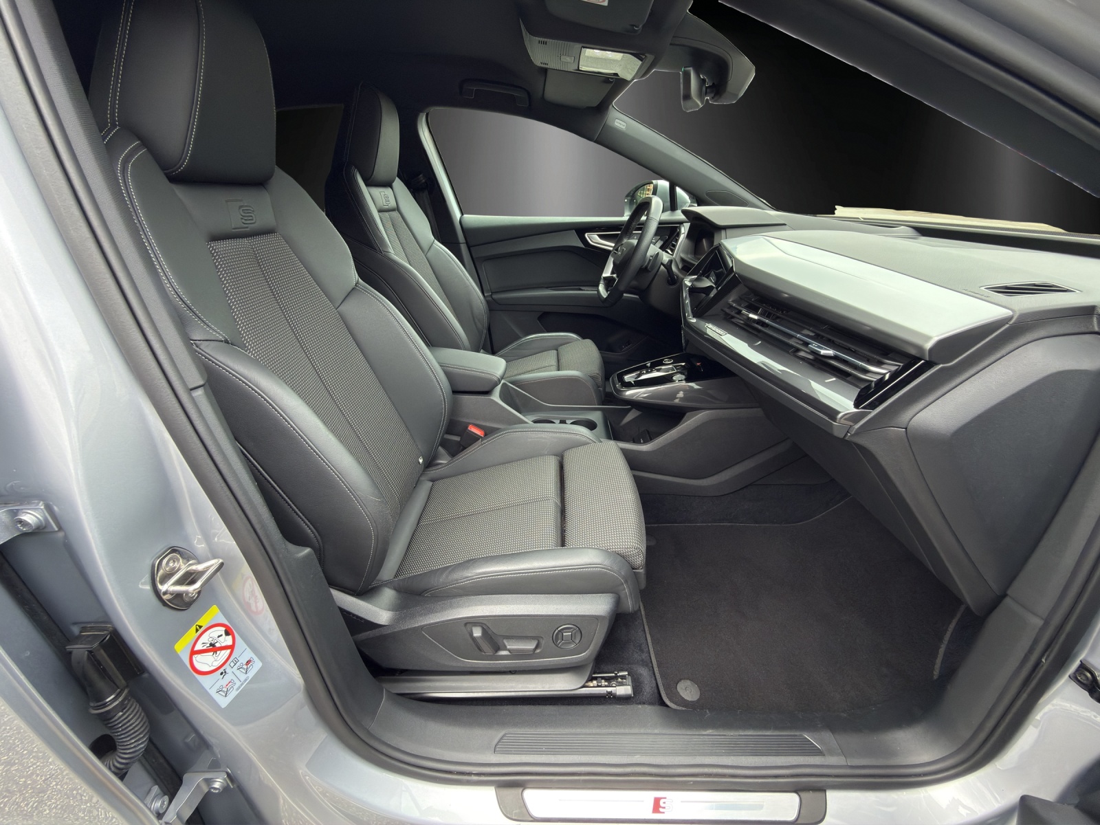 AUDI Audi Q4 Sportback e-tron 50 quattro-image-9