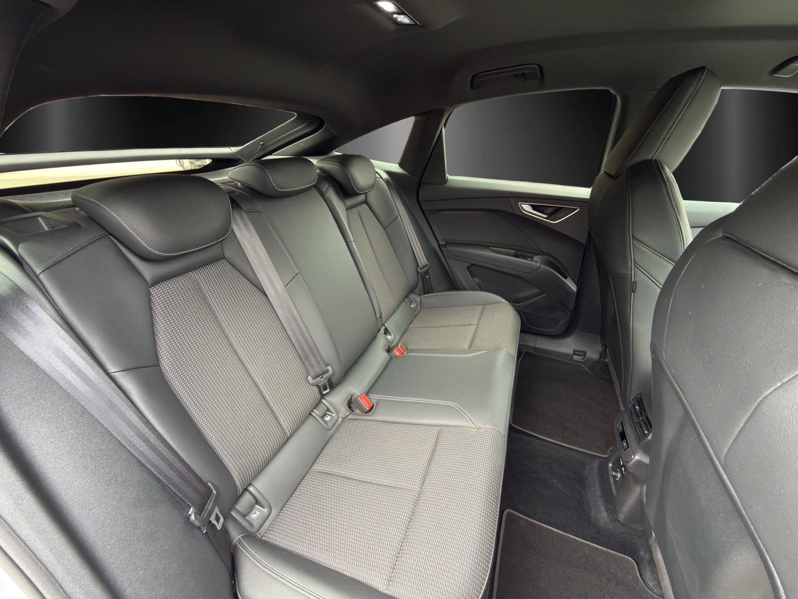 AUDI Audi Q4 Sportback e-tron 50 quattro-image-8