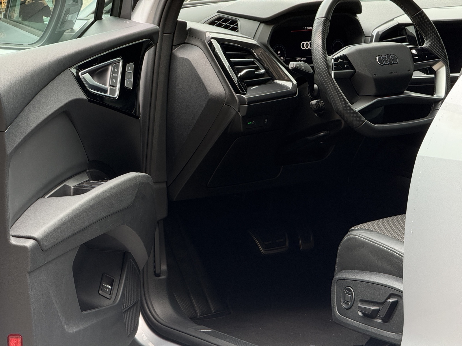 AUDI Audi Q4 Sportback e-tron 50 quattro-image-15
