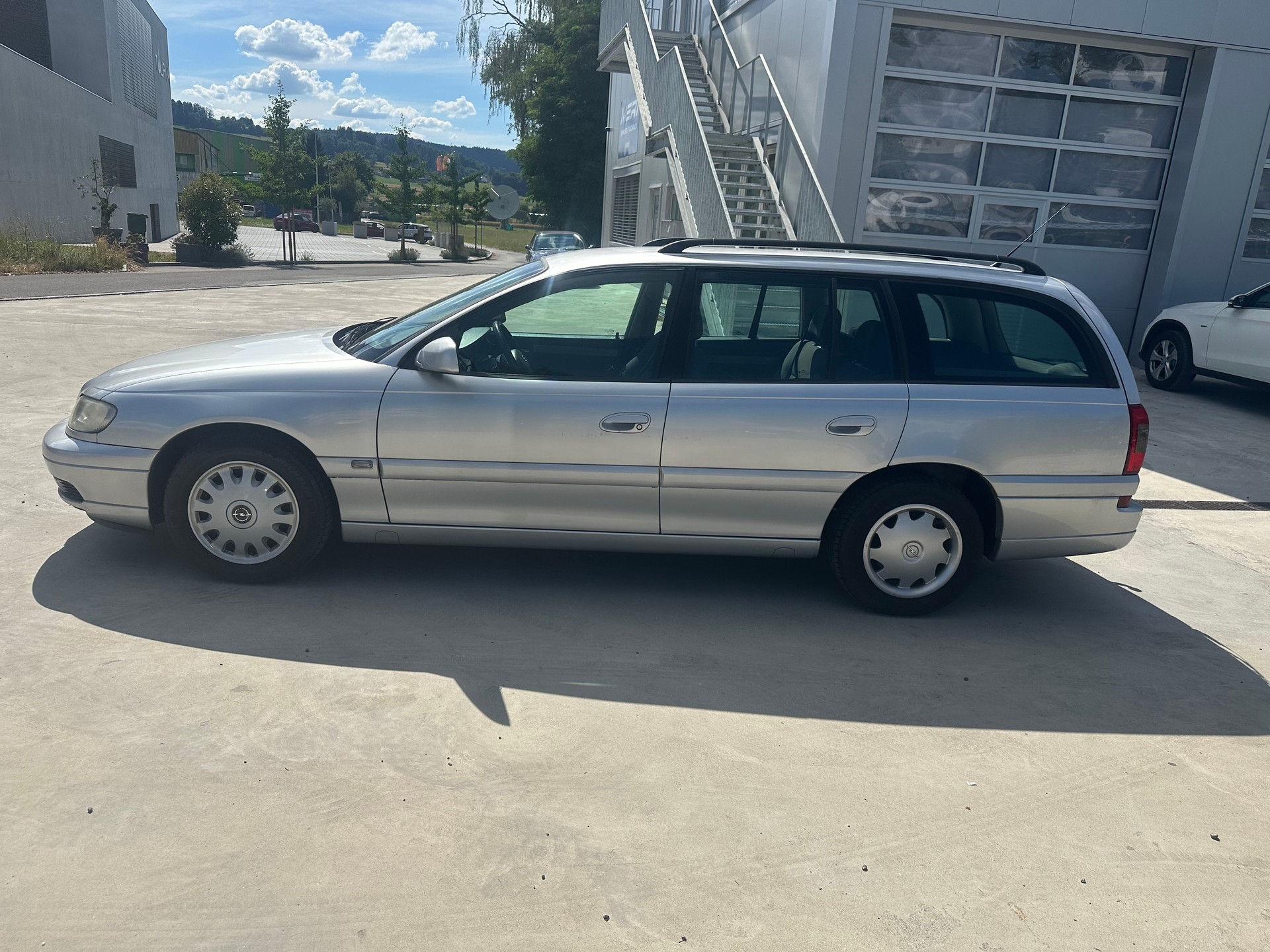 OPEL Omega 2.2i 16V Limited-image-1