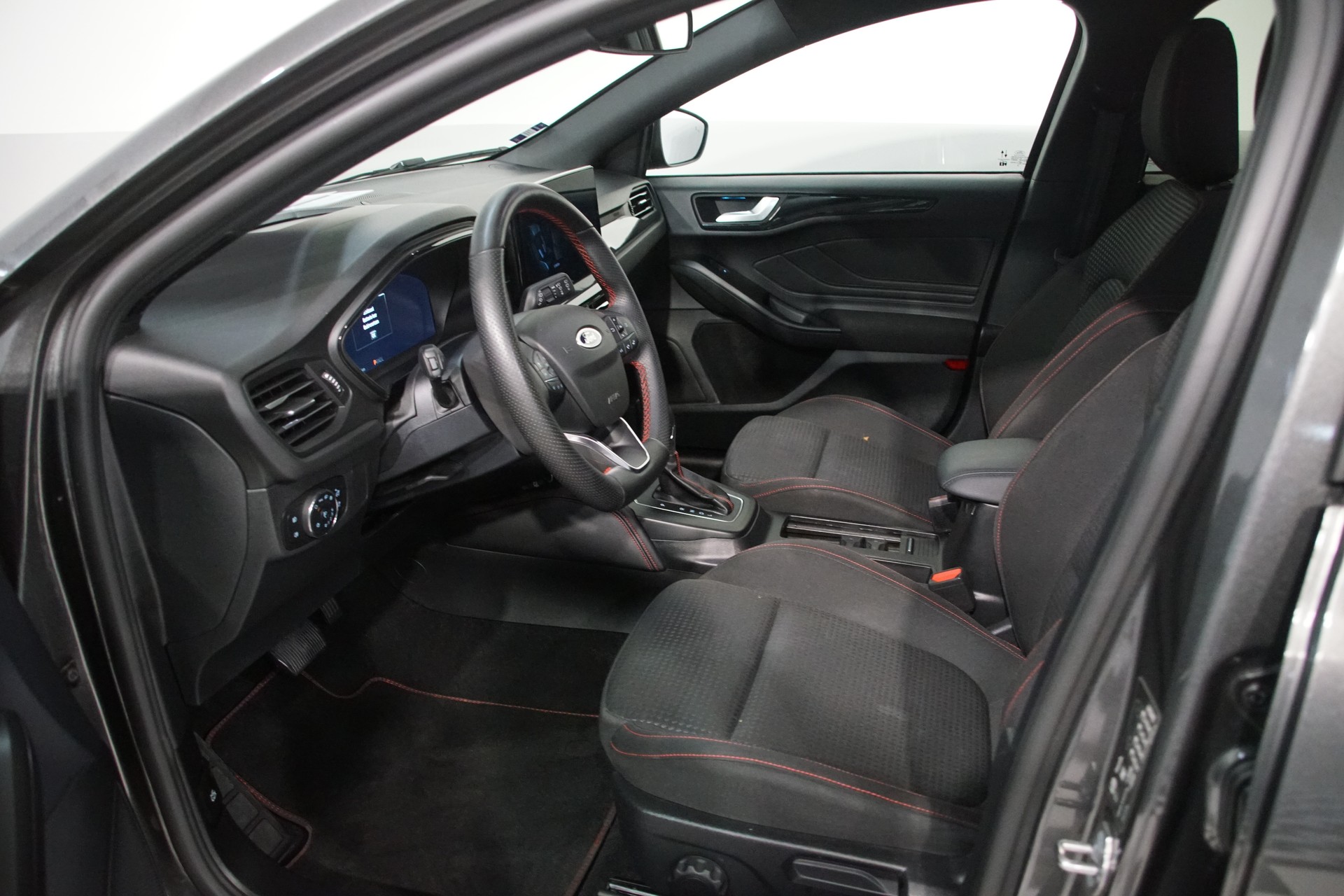 FORD Focus 1.0 MHEV ST-Line X Automat-image-13