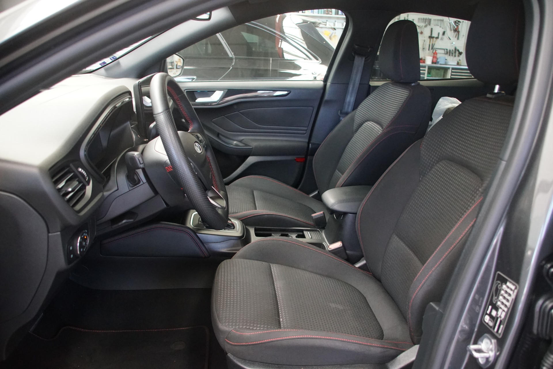FORD Focus 1.0 MHEV ST-Line X Automat-image-11
