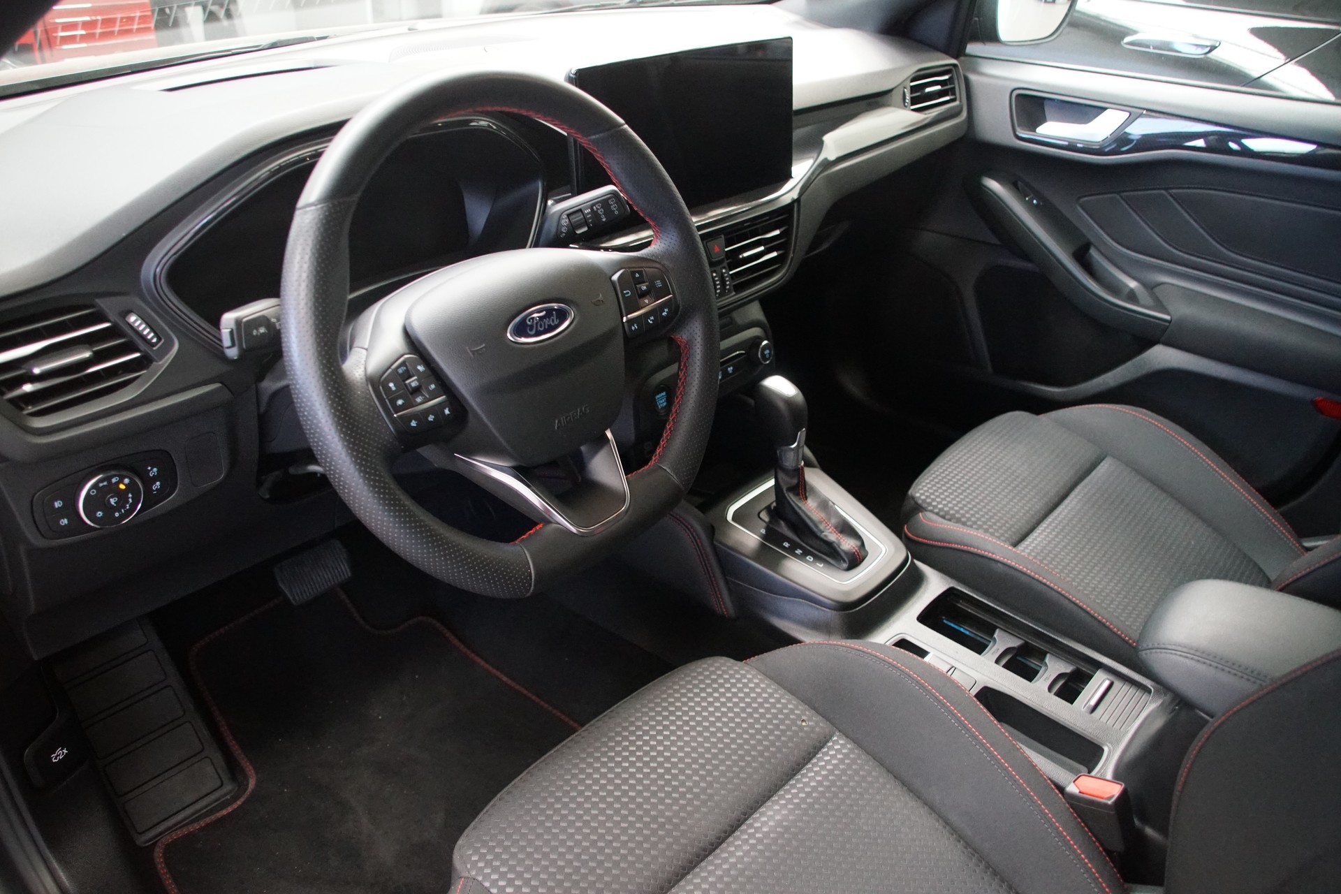 FORD Focus 1.0 MHEV ST-Line X Automat-image-10