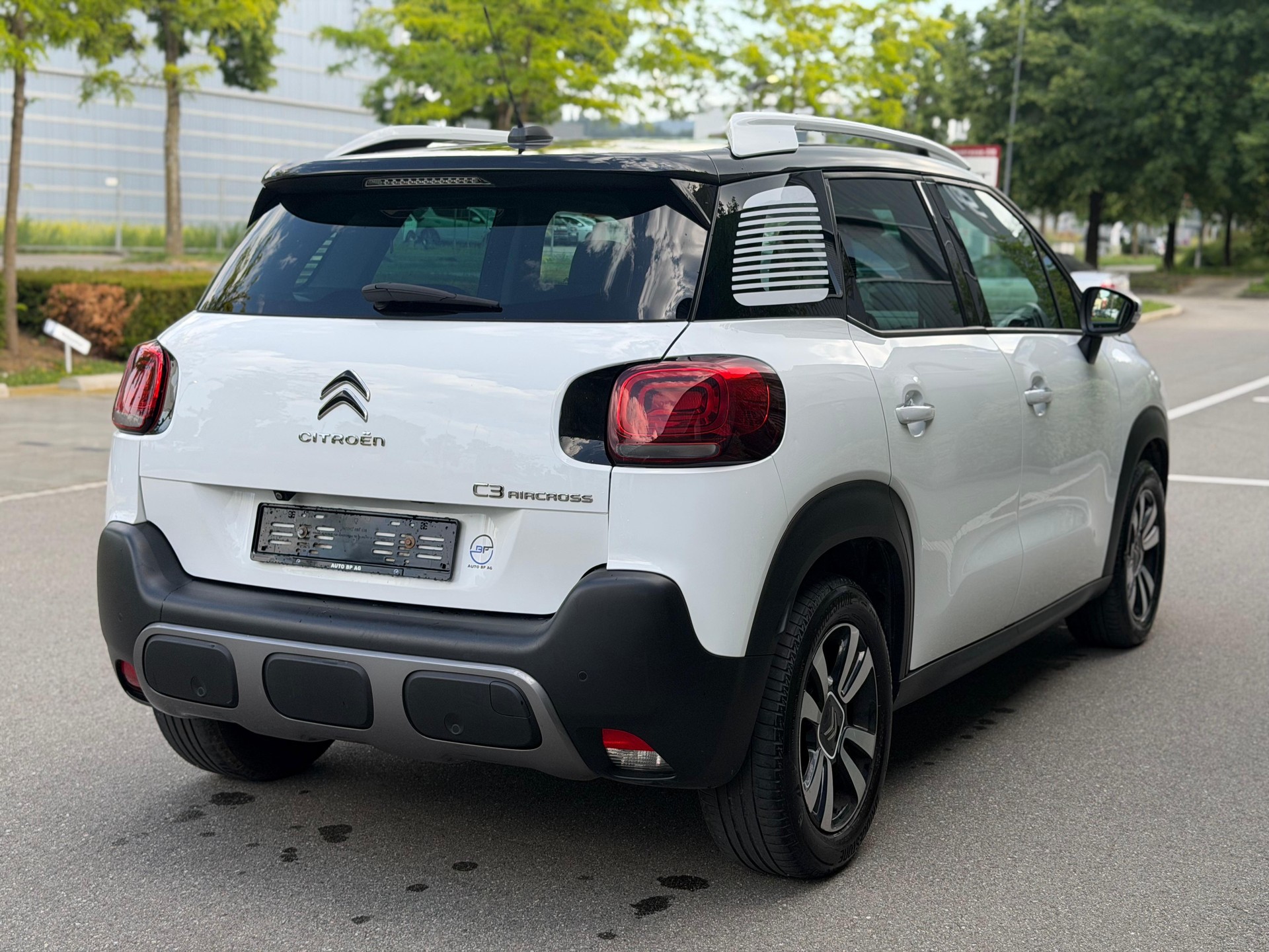 CITROEN C3 Aircross 1.6 BlueHD Shine-image-2
