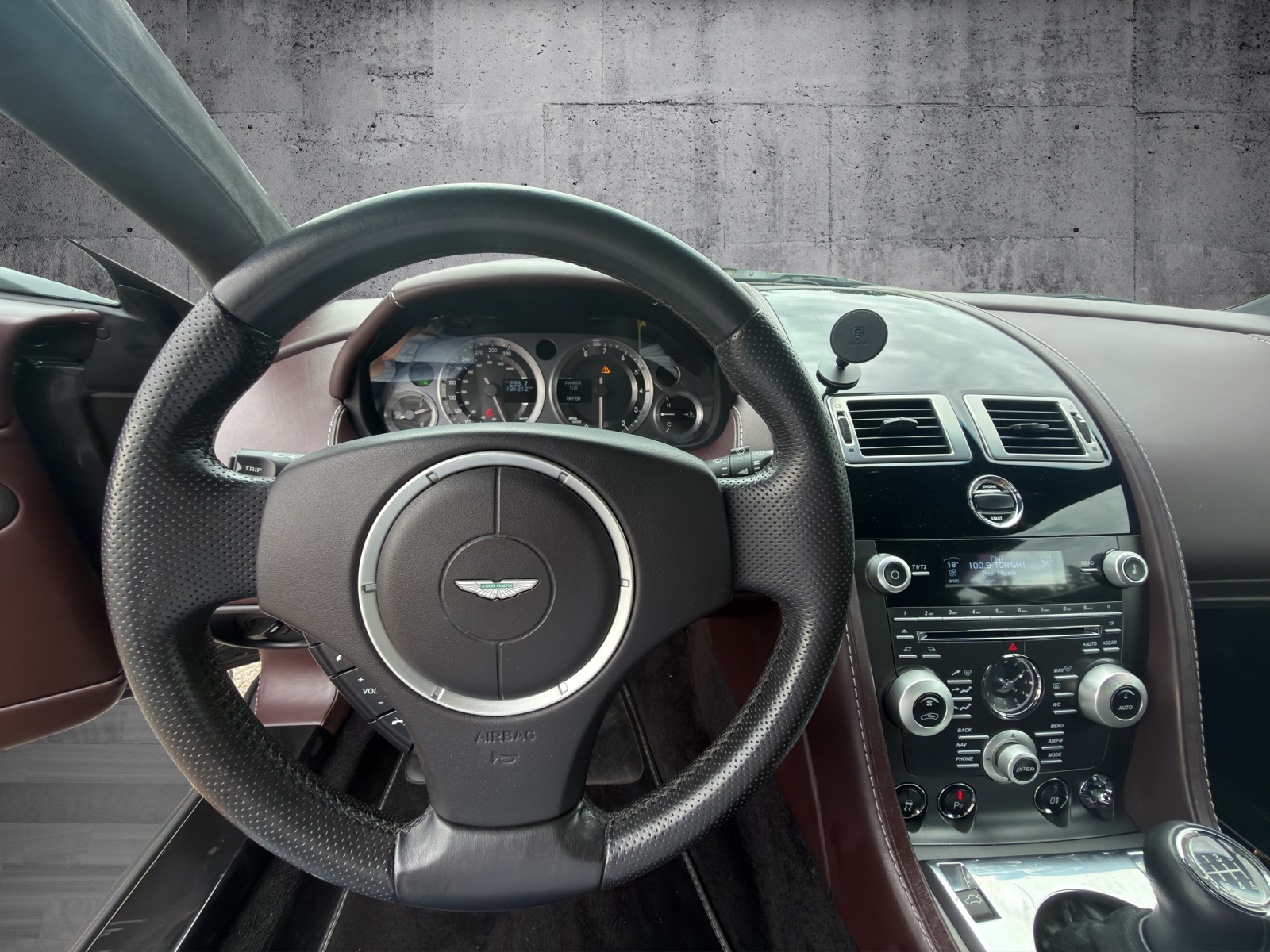 ASTON MARTIN V8 Vantage Coupé 4.7-image-8