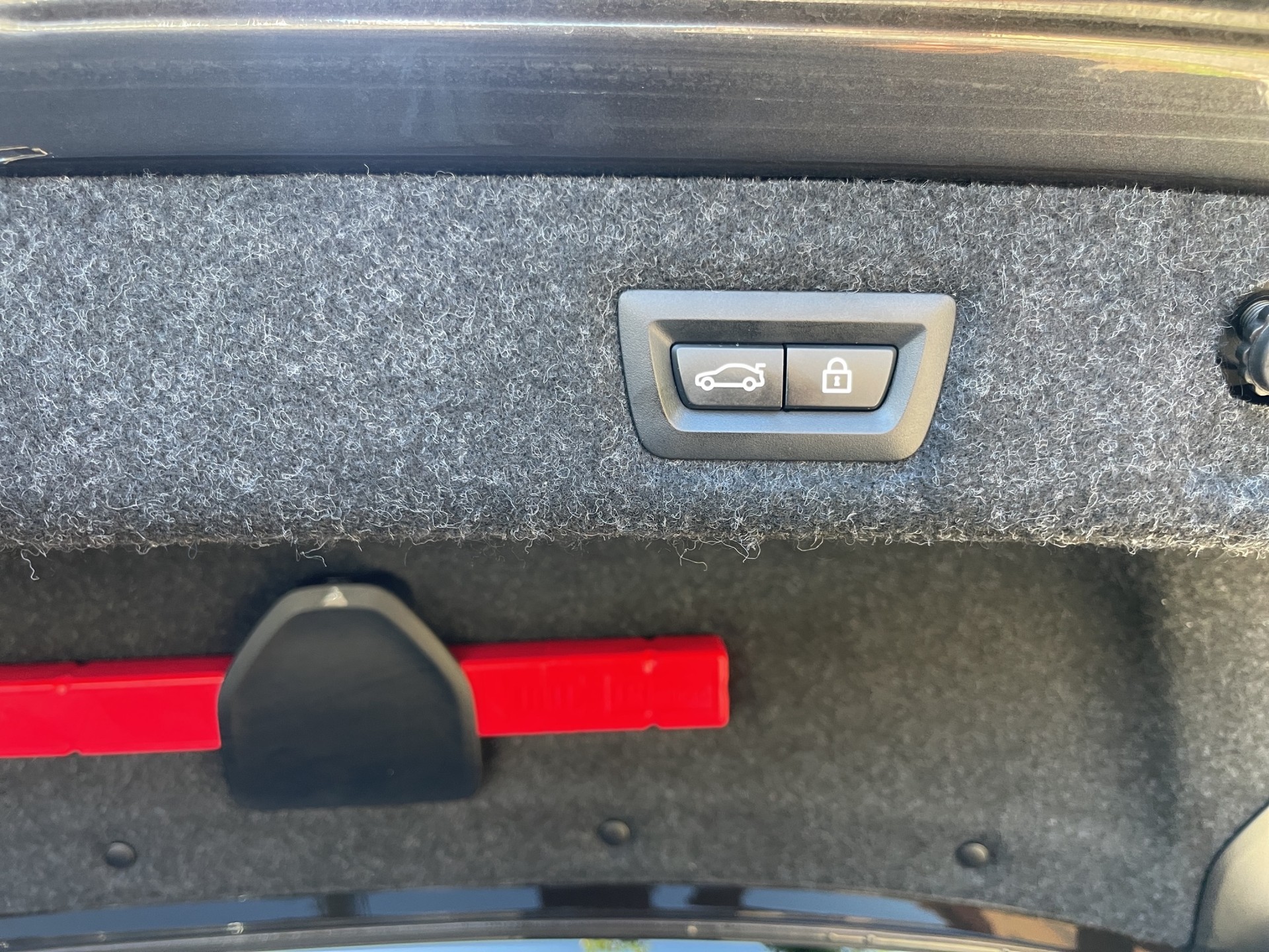 BMW 530e xDrive M Sport Steptronic-image-17
