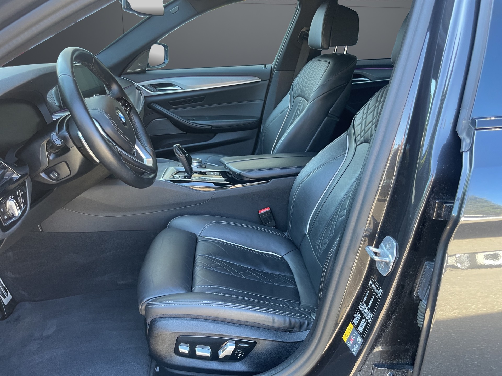 BMW 530e xDrive M Sport Steptronic-image-7