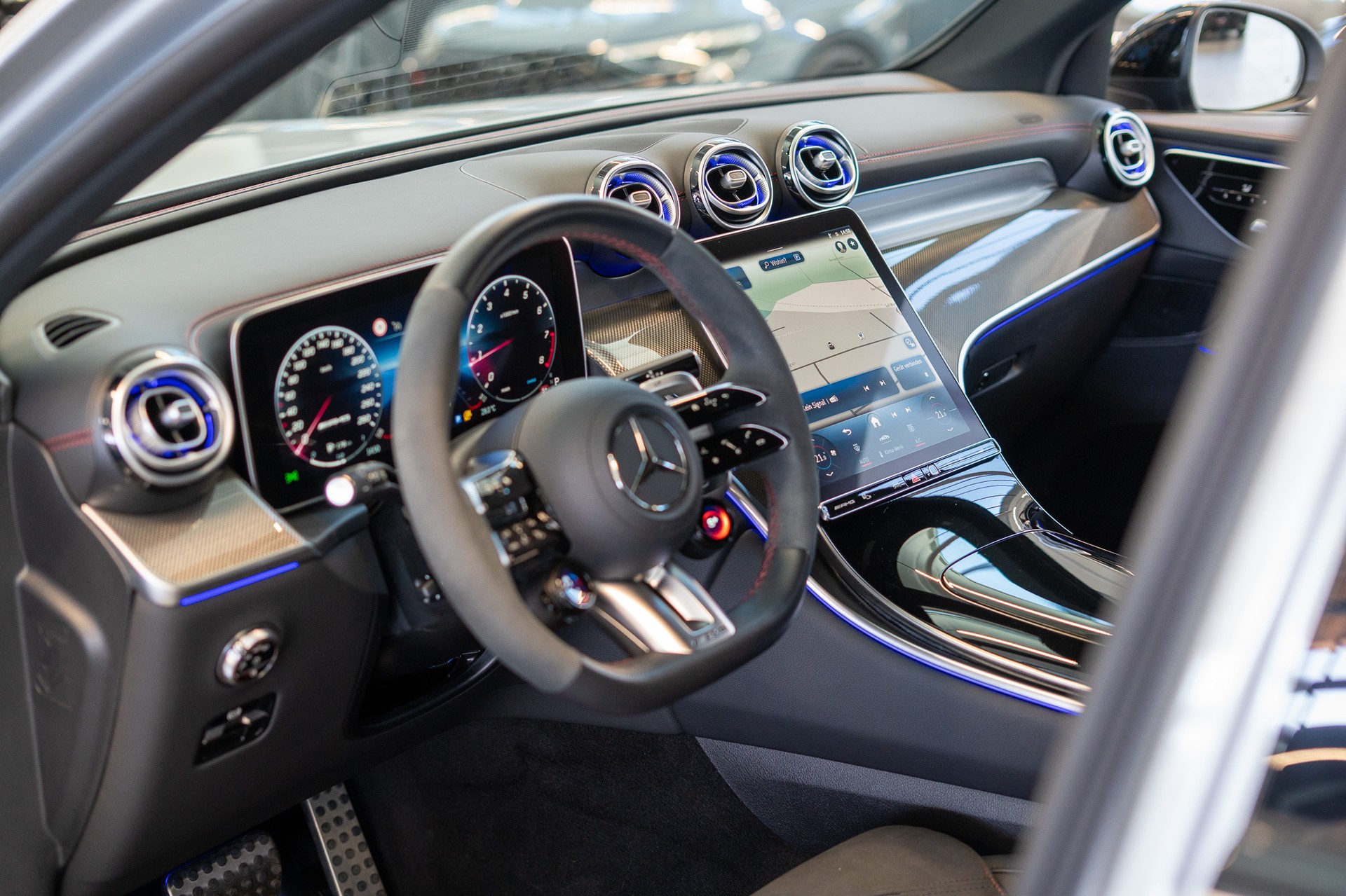 MERCEDES-BENZ GLC 43 AMG 4matic / Facelift / 360°Grad / Ambientebeleuchtung-image-9